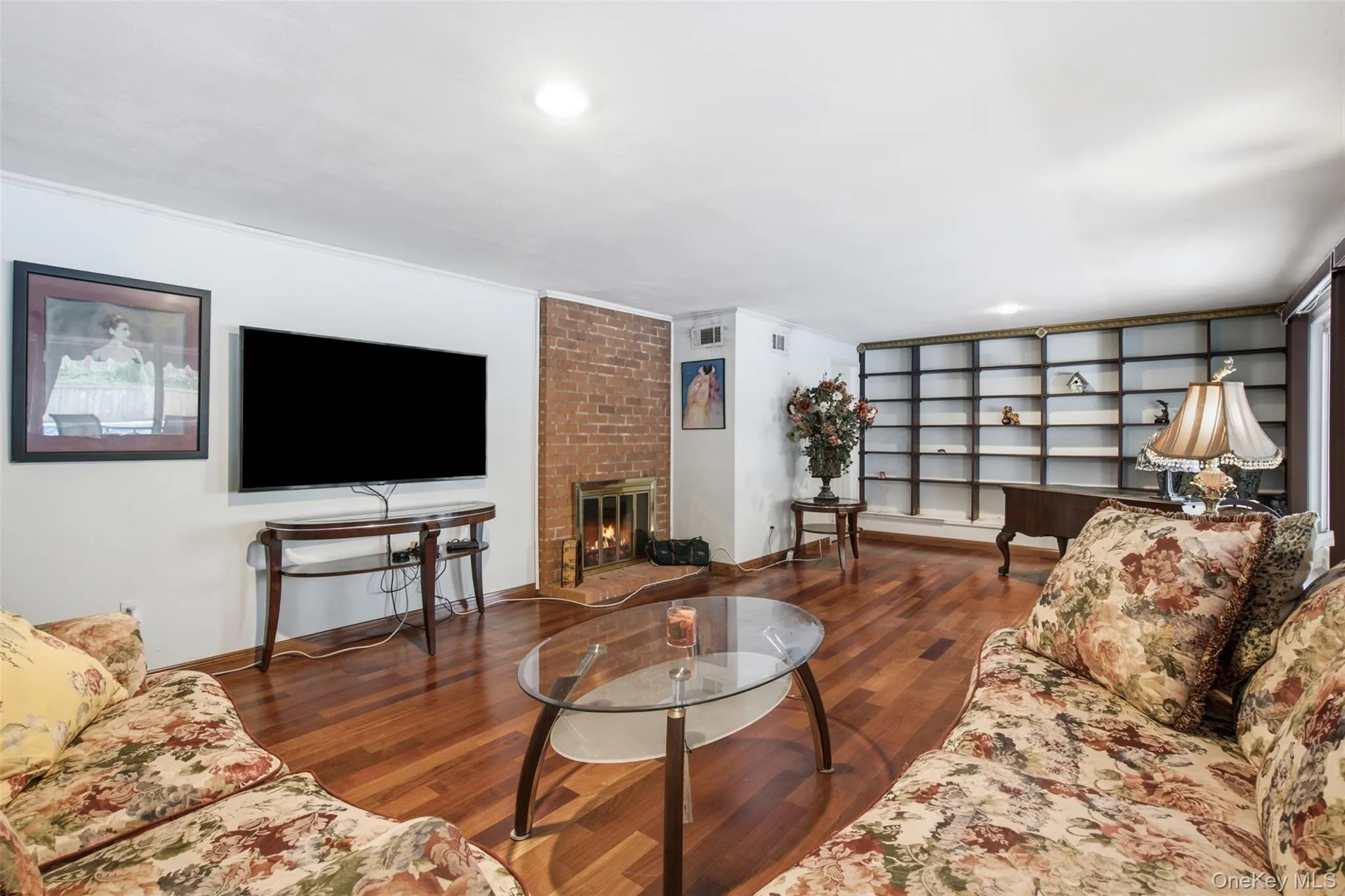 Spacious Family Room With Fireplace and Built In Bookcase Spacious Family Room With Fireplace and Built In Bookcase