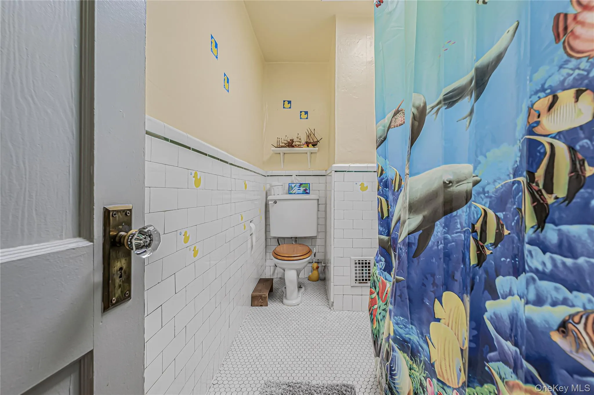 9307 76th Street, New York, NY, 3 Bedrooms Bedrooms, 6 Rooms Rooms,1 BathroomBathrooms,Residential,For Rent,76th,0,1052492 9307 76th Street, New York, NY, 3 Bedrooms Bedrooms, 6 Rooms Rooms,1 BathroomBathrooms,Residential,For Rent,76th,0,1052492