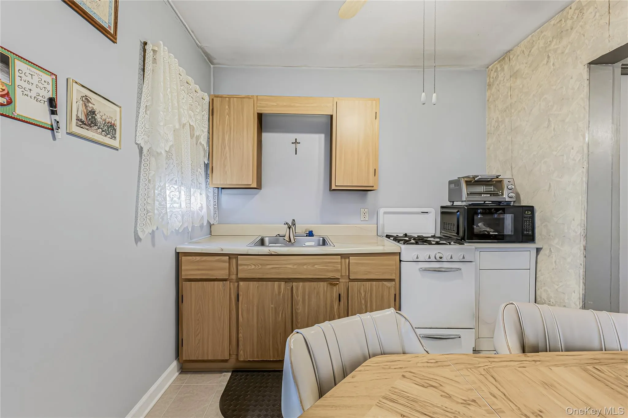 9307 76th Street, New York, NY, 3 Bedrooms Bedrooms, 6 Rooms Rooms,1 BathroomBathrooms,Residential,For Rent,76th,0,1052492 9307 76th Street, New York, NY, 3 Bedrooms Bedrooms, 6 Rooms Rooms,1 BathroomBathrooms,Residential,For Rent,76th,0,1052492