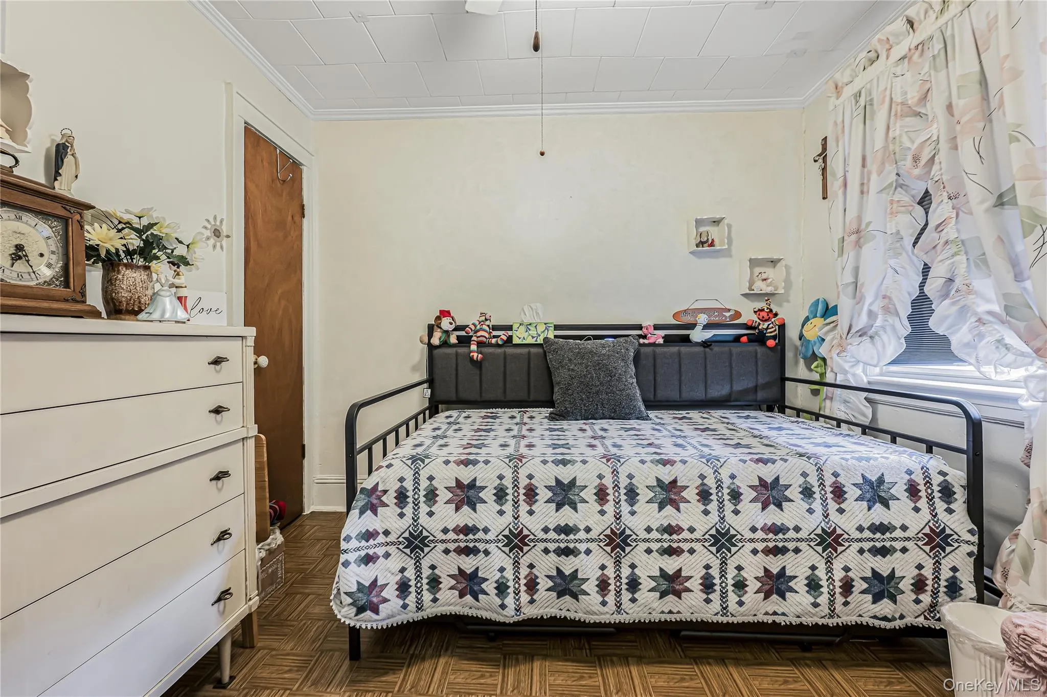 9307 76th Street, New York, NY, 3 Bedrooms Bedrooms, 6 Rooms Rooms,1 BathroomBathrooms,Residential,For Rent,76th,0,1052492 9307 76th Street, New York, NY, 3 Bedrooms Bedrooms, 6 Rooms Rooms,1 BathroomBathrooms,Residential,For Rent,76th,0,1052492