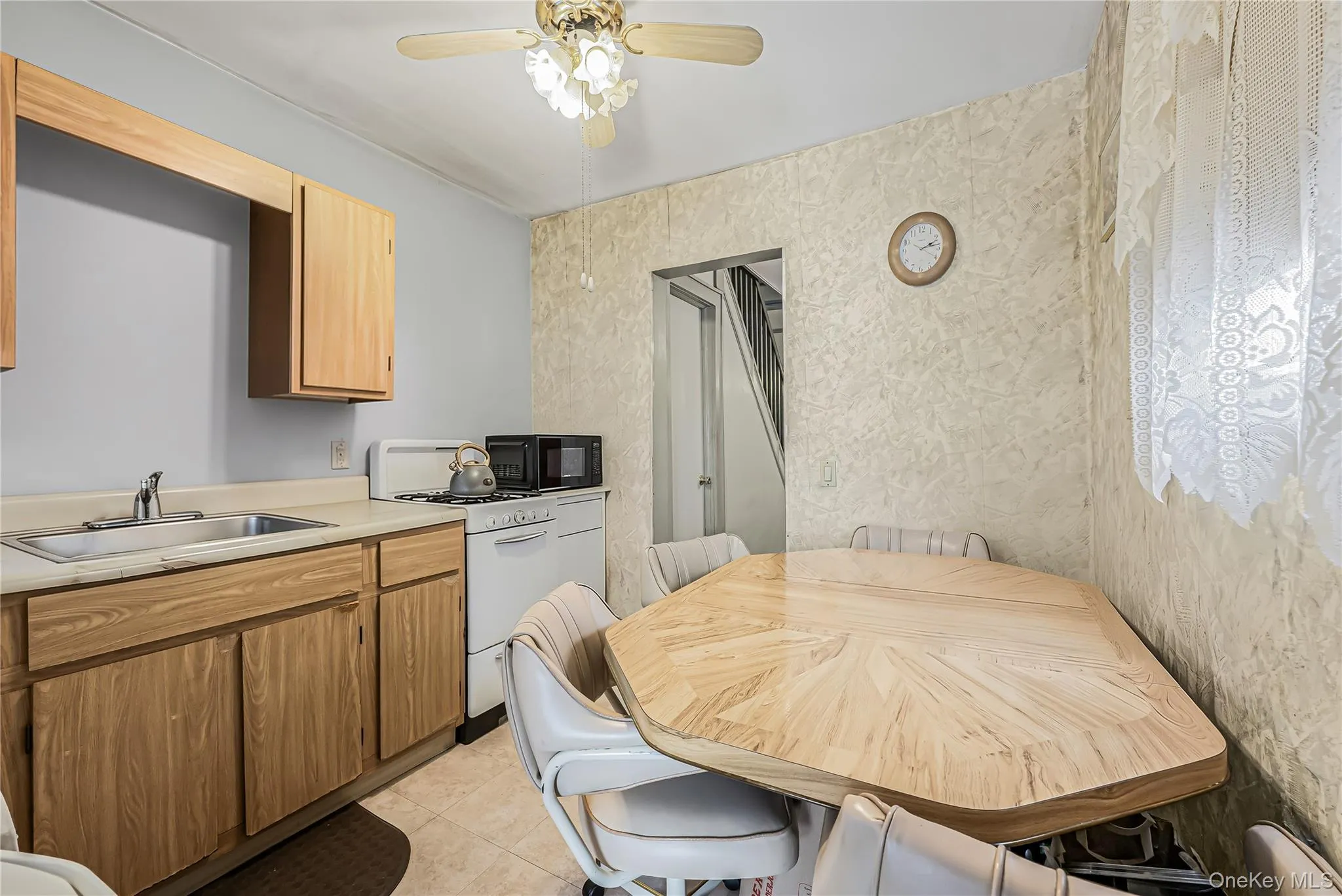 9307 76th Street, New York, NY, 3 Bedrooms Bedrooms, 6 Rooms Rooms,1 BathroomBathrooms,Residential,For Rent,76th,0,1052492 9307 76th Street, New York, NY, 3 Bedrooms Bedrooms, 6 Rooms Rooms,1 BathroomBathrooms,Residential,For Rent,76th,0,1052492