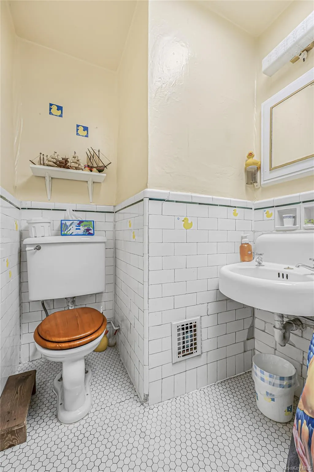 9307 76th Street, New York, NY, 3 Bedrooms Bedrooms, 6 Rooms Rooms,1 BathroomBathrooms,Residential,For Rent,76th,0,1052492 9307 76th Street, New York, NY, 3 Bedrooms Bedrooms, 6 Rooms Rooms,1 BathroomBathrooms,Residential,For Rent,76th,0,1052492