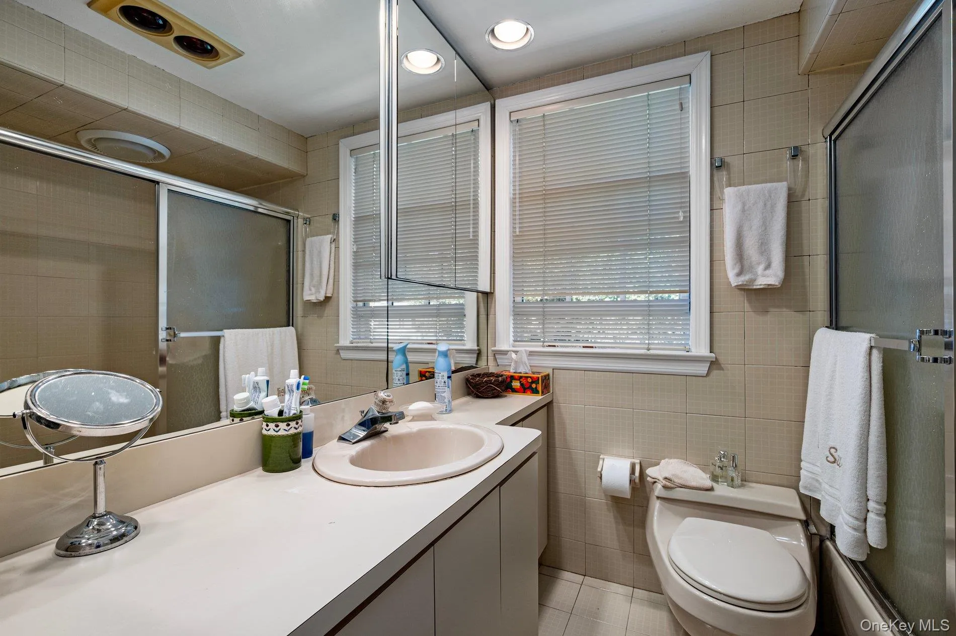 29 Argyle, North Hempstead, NY, 3 Bedrooms Bedrooms, 7 Rooms Rooms,1 BathroomBathrooms,Residential,For Rent,Argyle,0,1052493 29 Argyle, North Hempstead, NY, 3 Bedrooms Bedrooms, 7 Rooms Rooms,1 BathroomBathrooms,Residential,For Rent,Argyle,0,1052493