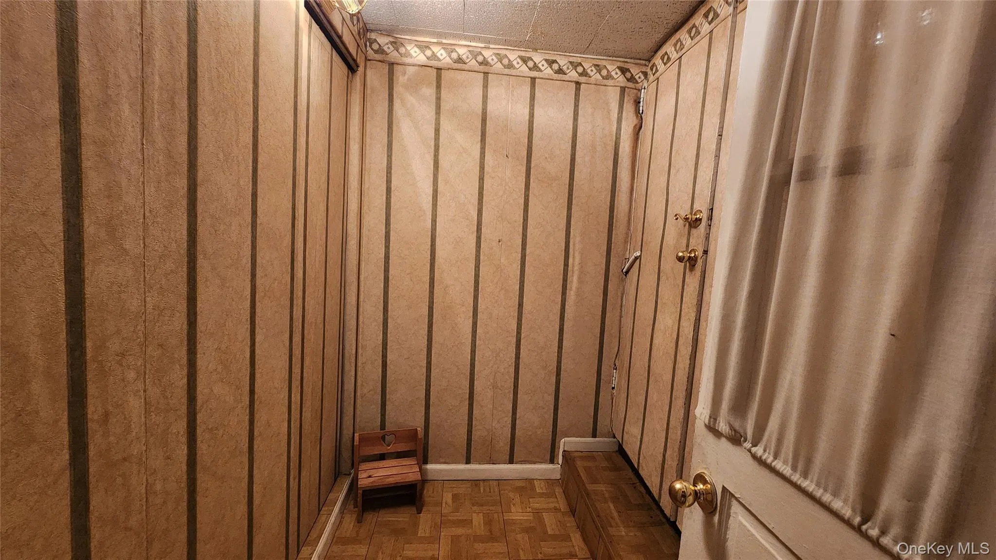 79-04 Kneeland Avenue, New York, NY, 2 Bedrooms Bedrooms, 7 Rooms Rooms,2 BathroomsBathrooms,Residential,For Rent,Kneeland,0,1052498 79-04 Kneeland Avenue, New York, NY, 2 Bedrooms Bedrooms, 7 Rooms Rooms,2 BathroomsBathrooms,Residential,For Rent,Kneeland,0,1052498