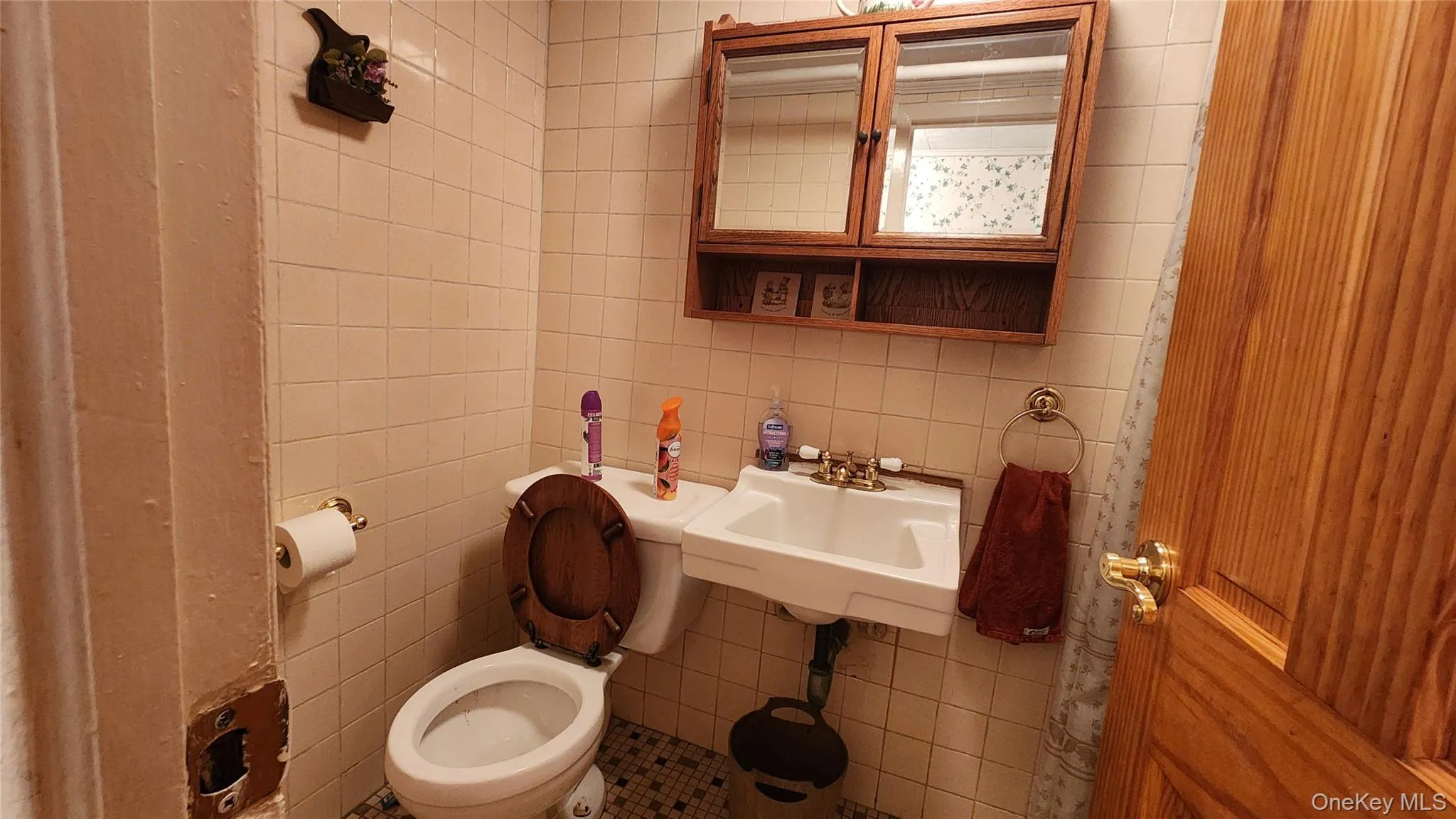 79-04 Kneeland Avenue, New York, NY, 2 Bedrooms Bedrooms, 7 Rooms Rooms,2 BathroomsBathrooms,Residential,For Rent,Kneeland,0,1052498 79-04 Kneeland Avenue, New York, NY, 2 Bedrooms Bedrooms, 7 Rooms Rooms,2 BathroomsBathrooms,Residential,For Rent,Kneeland,0,1052498