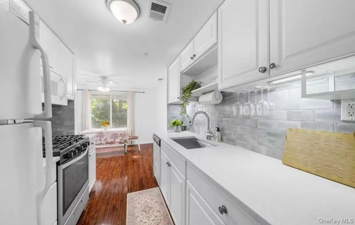 177 Cambridge Drive, Brookhaven, NY, 2 Bedrooms Bedrooms, 6 Rooms Rooms,1 BathroomBathrooms,Residential,For Rent,Cambridge,0,1052501 177 Cambridge Drive, Brookhaven, NY, 2 Bedrooms Bedrooms, 6 Rooms Rooms,1 BathroomBathrooms,Residential,For Rent,Cambridge,0,1052501