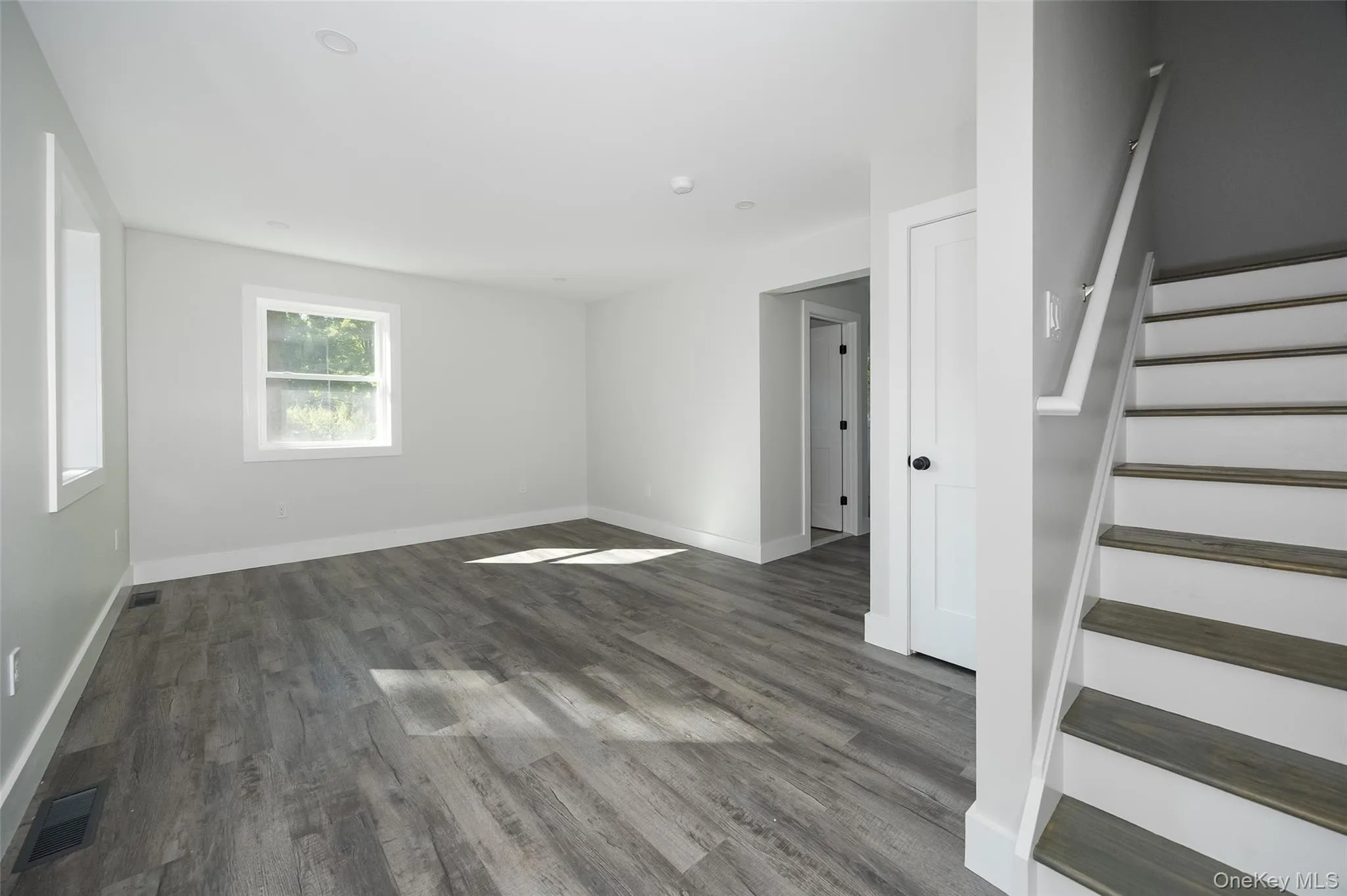 7 Douglas Street, Poughkeepsie, NY, 2 Bedrooms Bedrooms, 6 Rooms Rooms,2 BathroomsBathrooms,Residential Lease,For Rent,Douglas,0,1052503 7 Douglas Street, Poughkeepsie, NY, 2 Bedrooms Bedrooms, 6 Rooms Rooms,2 BathroomsBathrooms,Residential Lease,For Rent,Douglas,0,1052503