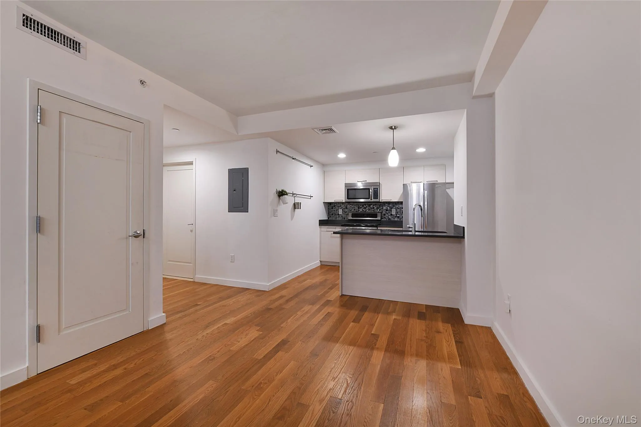 10620 70th Avenue, New York, NY, 1 Bedroom Bedrooms, 4 Rooms Rooms,1 BathroomBathrooms,Residential Lease,For Rent,70th,0,1052504 10620 70th Avenue, New York, NY, 1 Bedroom Bedrooms, 4 Rooms Rooms,1 BathroomBathrooms,Residential Lease,For Rent,70th,0,1052504