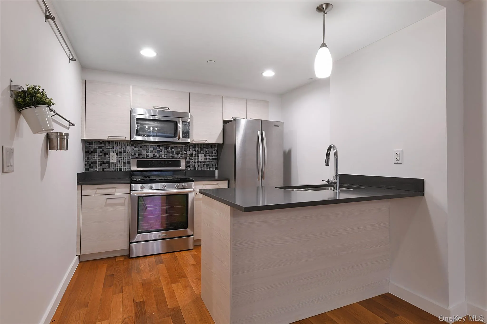 10620 70th Avenue, New York, NY, 1 Bedroom Bedrooms, 4 Rooms Rooms,1 BathroomBathrooms,Residential Lease,For Rent,70th,0,1052504 10620 70th Avenue, New York, NY, 1 Bedroom Bedrooms, 4 Rooms Rooms,1 BathroomBathrooms,Residential Lease,For Rent,70th,0,1052504