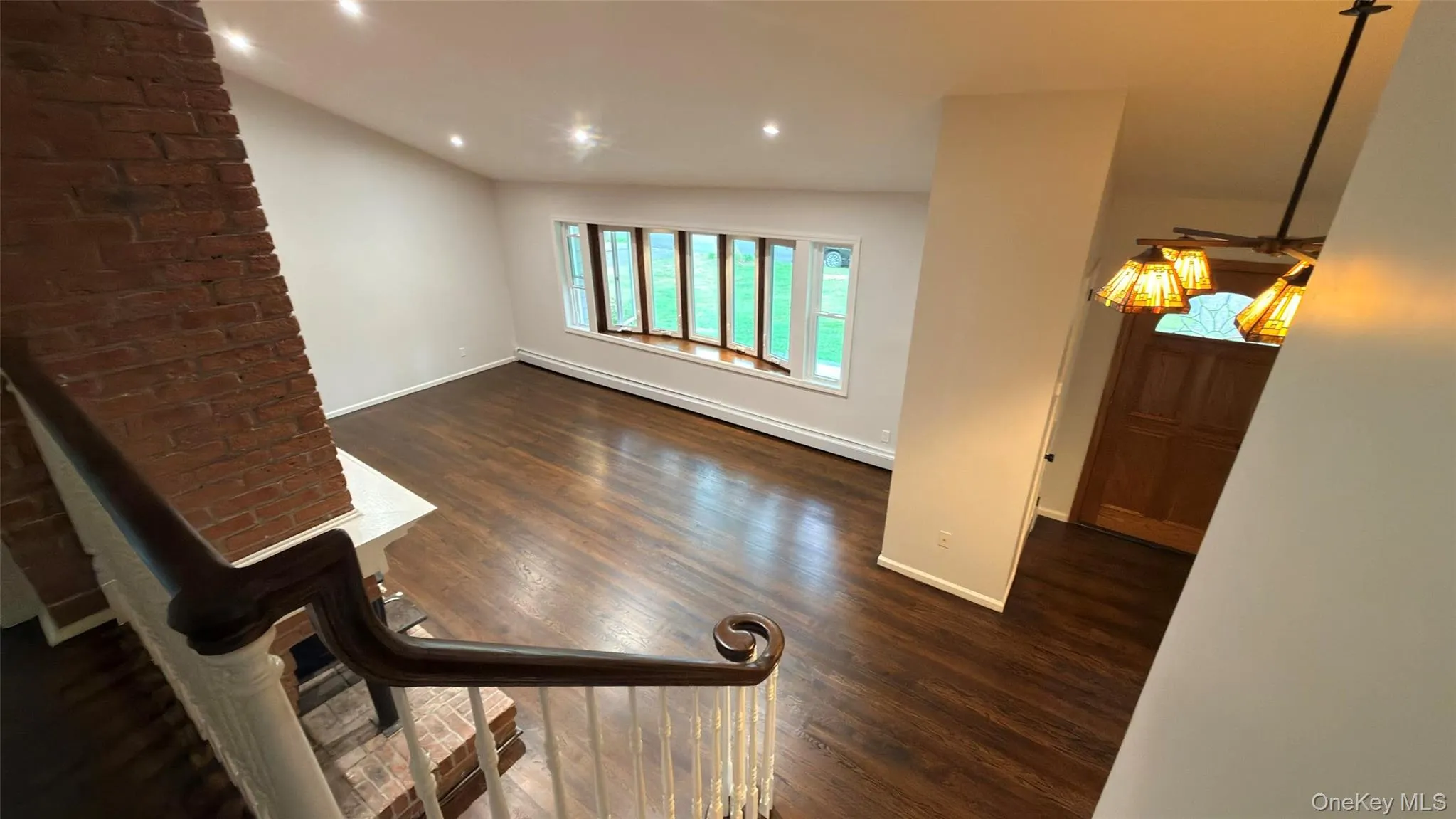 Open, inviting, spacious, welcoming! Open, inviting, spacious, welcoming!