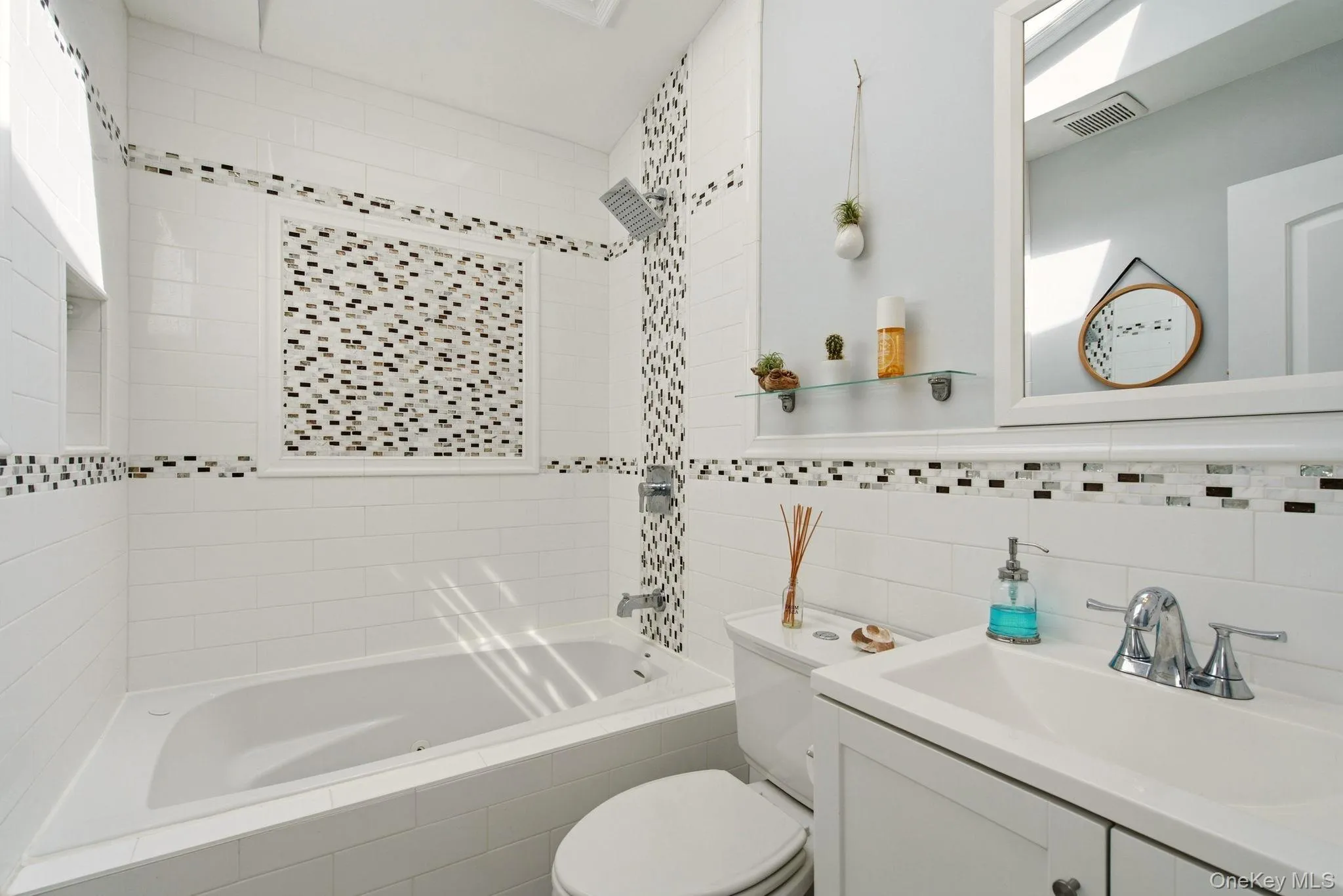 Full Bathroom on Second Floor Full Bathroom on Second Floor