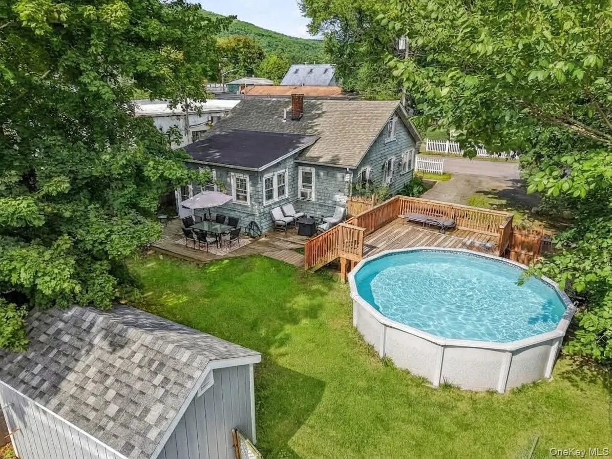 15 Elm Street, Warwick (town), NY, 3 Bedrooms Bedrooms, 6 Rooms Rooms,1 BathroomBathrooms,Residential,For Rent,Elm,0,1052521 15 Elm Street, Warwick (town), NY, 3 Bedrooms Bedrooms, 6 Rooms Rooms,1 BathroomBathrooms,Residential,For Rent,Elm,0,1052521