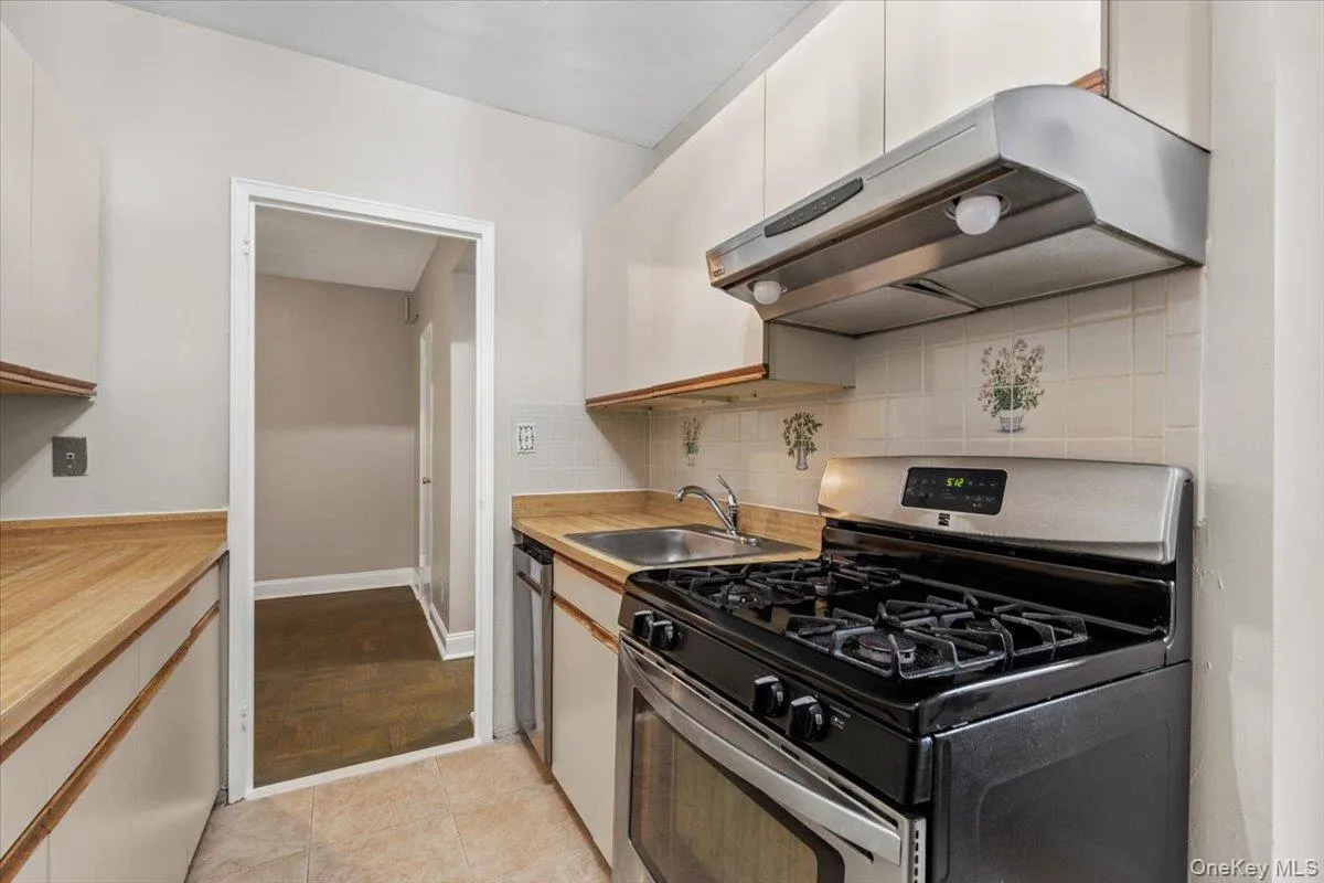 16 Broadway, White Plains, NY, 1 Bedroom Bedrooms, 4 Rooms Rooms,1 BathroomBathrooms,Residential,For Rent,Broadway,0,1052528 16 Broadway, White Plains, NY, 1 Bedroom Bedrooms, 4 Rooms Rooms,1 BathroomBathrooms,Residential,For Rent,Broadway,0,1052528