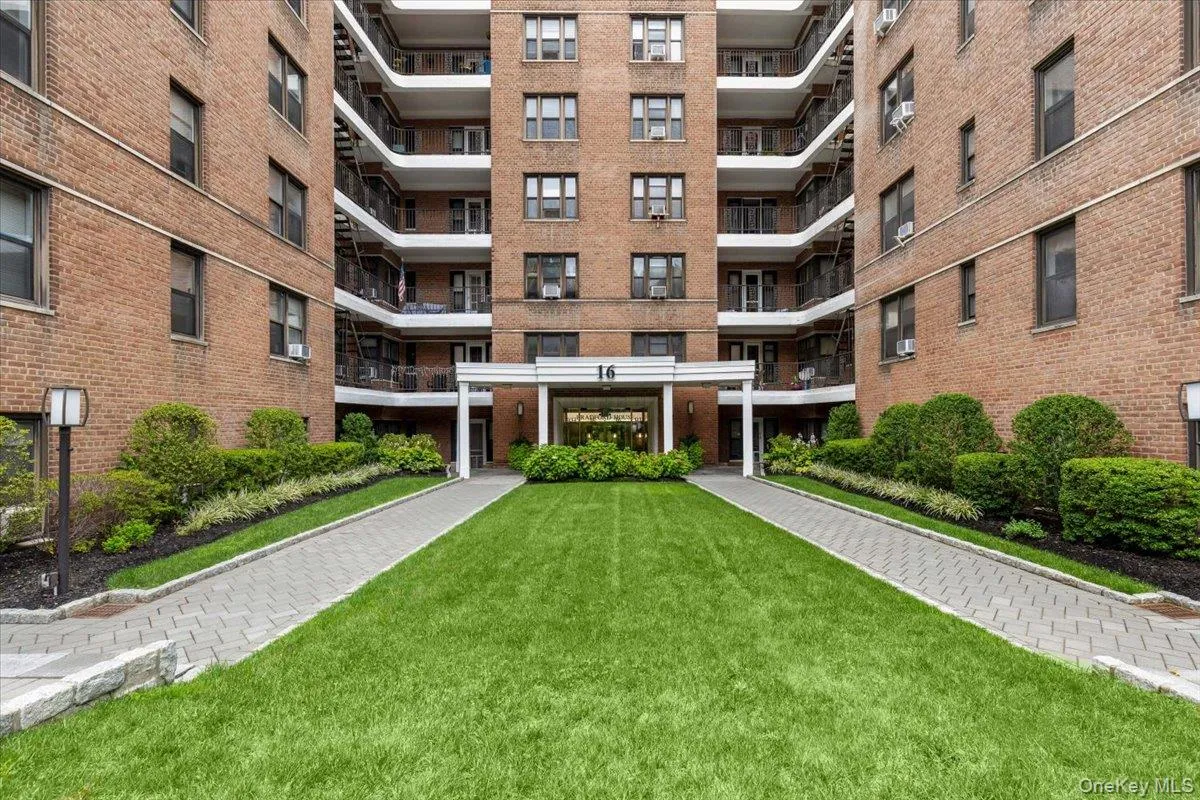 16 Broadway, White Plains, NY, 1 Bedroom Bedrooms, 4 Rooms Rooms,1 BathroomBathrooms,Residential,For Rent,Broadway,0,1052528 16 Broadway, White Plains, NY, 1 Bedroom Bedrooms, 4 Rooms Rooms,1 BathroomBathrooms,Residential,For Rent,Broadway,0,1052528