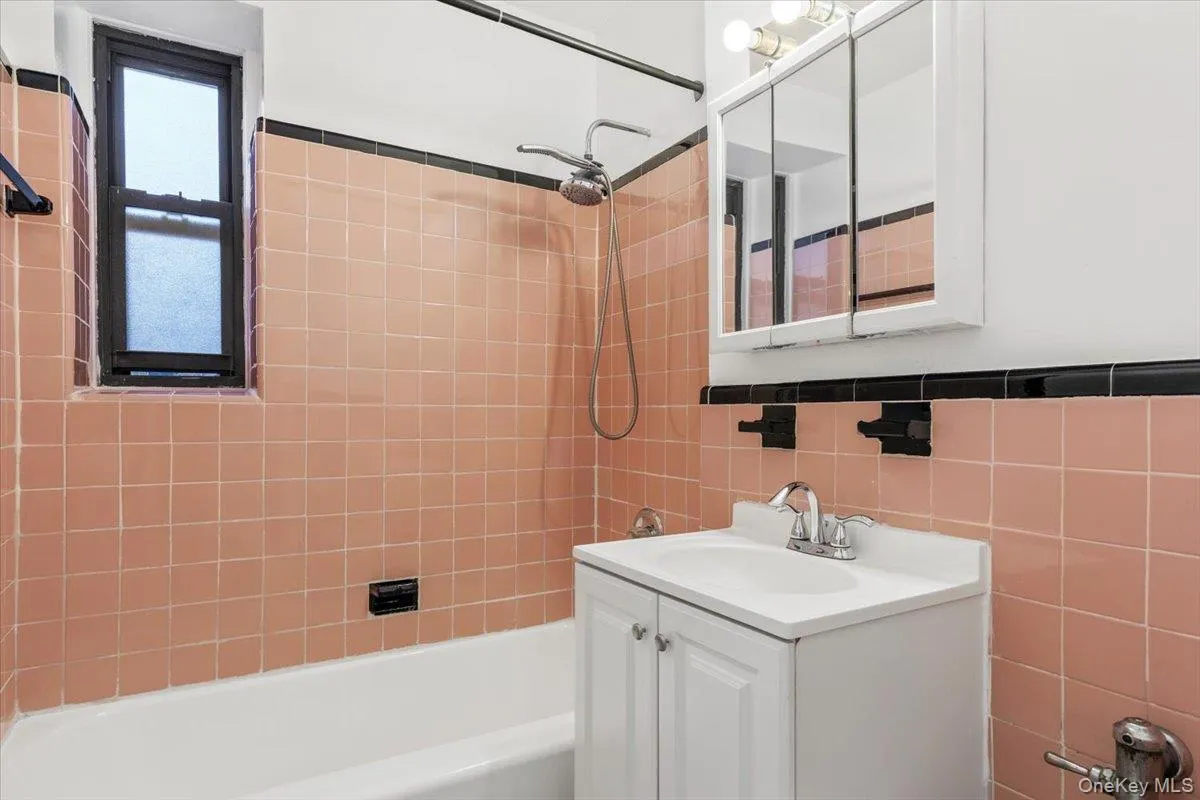 16 Broadway, White Plains, NY, 1 Bedroom Bedrooms, 4 Rooms Rooms,1 BathroomBathrooms,Residential,For Rent,Broadway,0,1052528 16 Broadway, White Plains, NY, 1 Bedroom Bedrooms, 4 Rooms Rooms,1 BathroomBathrooms,Residential,For Rent,Broadway,0,1052528
