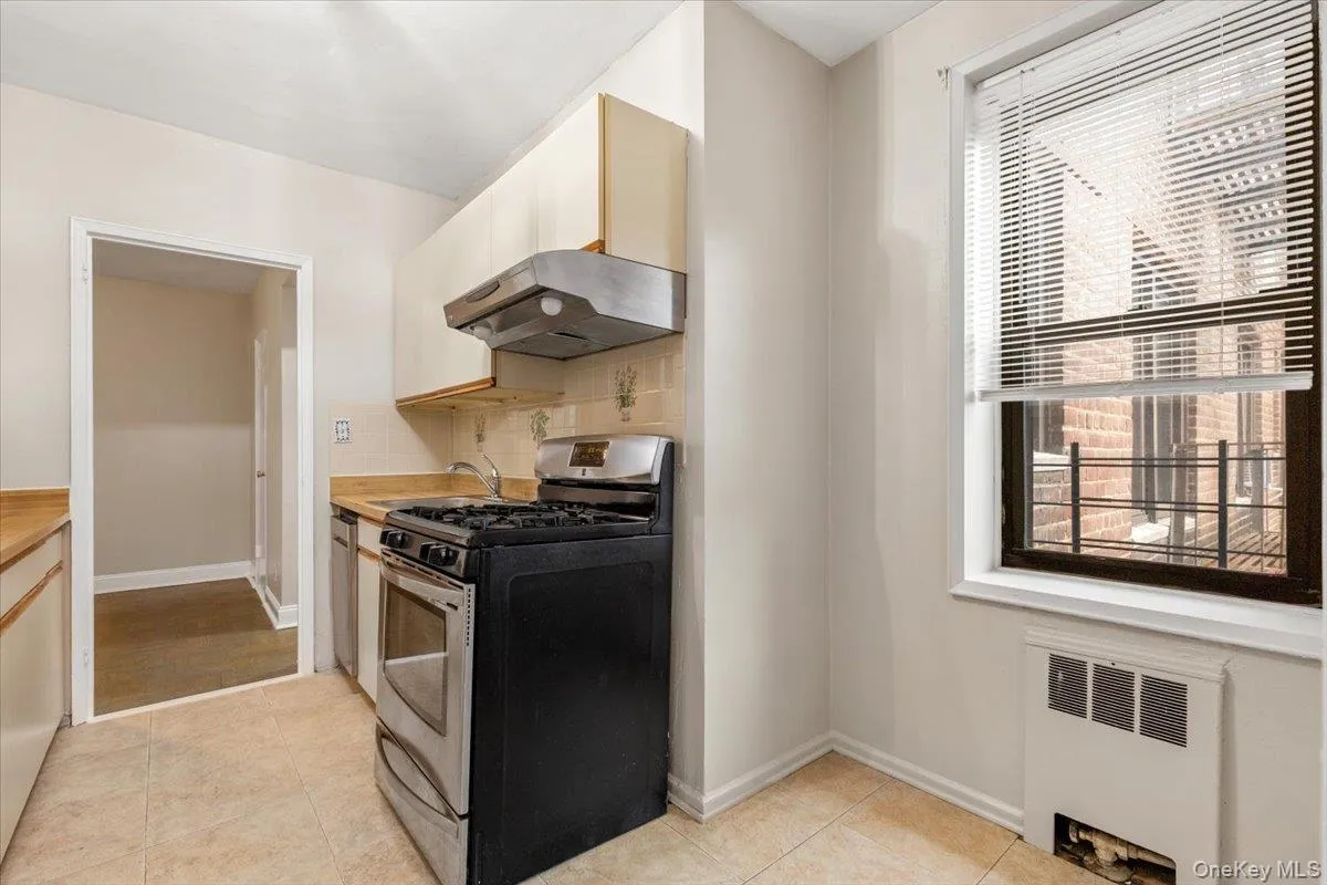 16 Broadway, White Plains, NY, 1 Bedroom Bedrooms, 4 Rooms Rooms,1 BathroomBathrooms,Residential,For Rent,Broadway,0,1052528 16 Broadway, White Plains, NY, 1 Bedroom Bedrooms, 4 Rooms Rooms,1 BathroomBathrooms,Residential,For Rent,Broadway,0,1052528