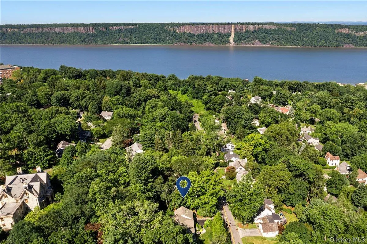 More views of its proximity to the Hudson More views of its proximity to the Hudson
