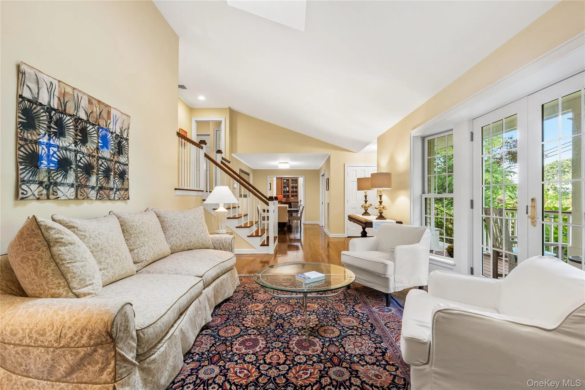 Sunfilled with high skylit ceiling and bay window Sunfilled with high skylit ceiling and bay window
