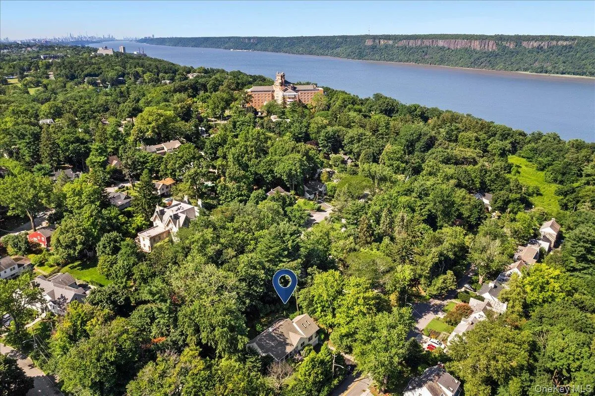 Views of surrounding community and it's proximity to the Hudson River Views of surrounding community and it's proximity to the Hudson River