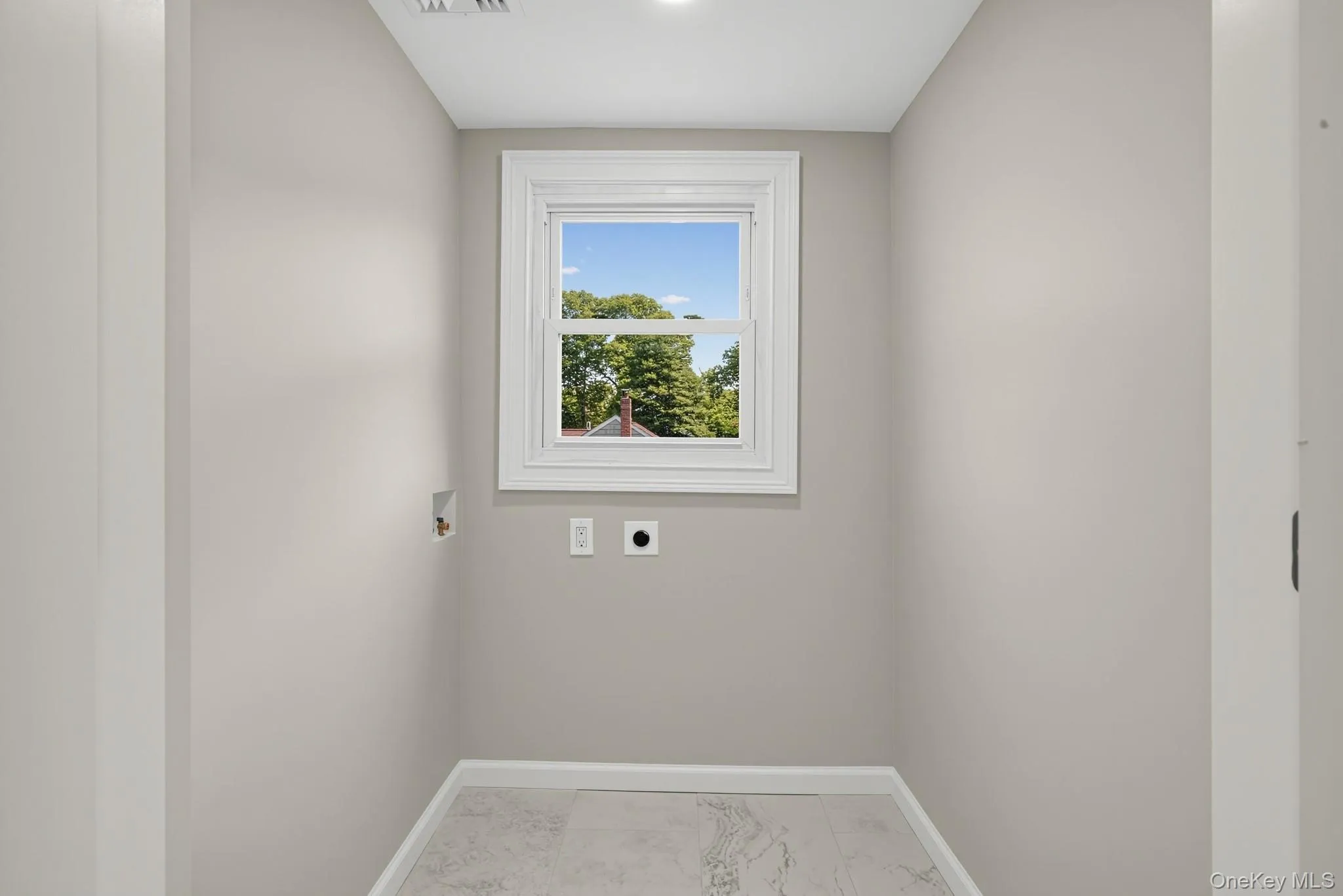 355 Forest Lane, Smithtown, NY, 4 Bedrooms Bedrooms, 7 Rooms Rooms,2 BathroomsBathrooms,Residential,For Rent,Forest,0,1052534 355 Forest Lane, Smithtown, NY, 4 Bedrooms Bedrooms, 7 Rooms Rooms,2 BathroomsBathrooms,Residential,For Rent,Forest,0,1052534