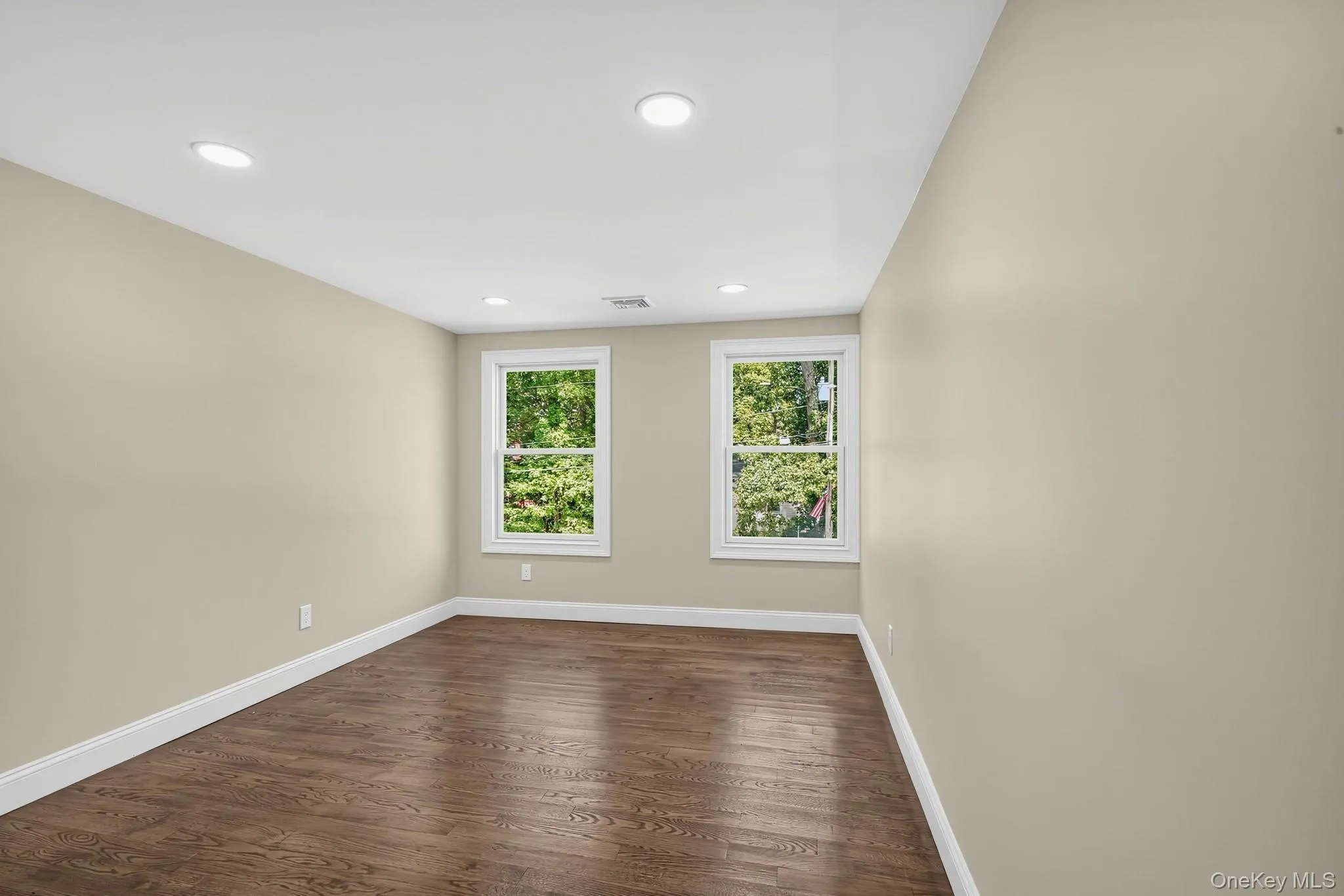 355 Forest Lane, Smithtown, NY, 4 Bedrooms Bedrooms, 7 Rooms Rooms,2 BathroomsBathrooms,Residential,For Rent,Forest,0,1052534 355 Forest Lane, Smithtown, NY, 4 Bedrooms Bedrooms, 7 Rooms Rooms,2 BathroomsBathrooms,Residential,For Rent,Forest,0,1052534