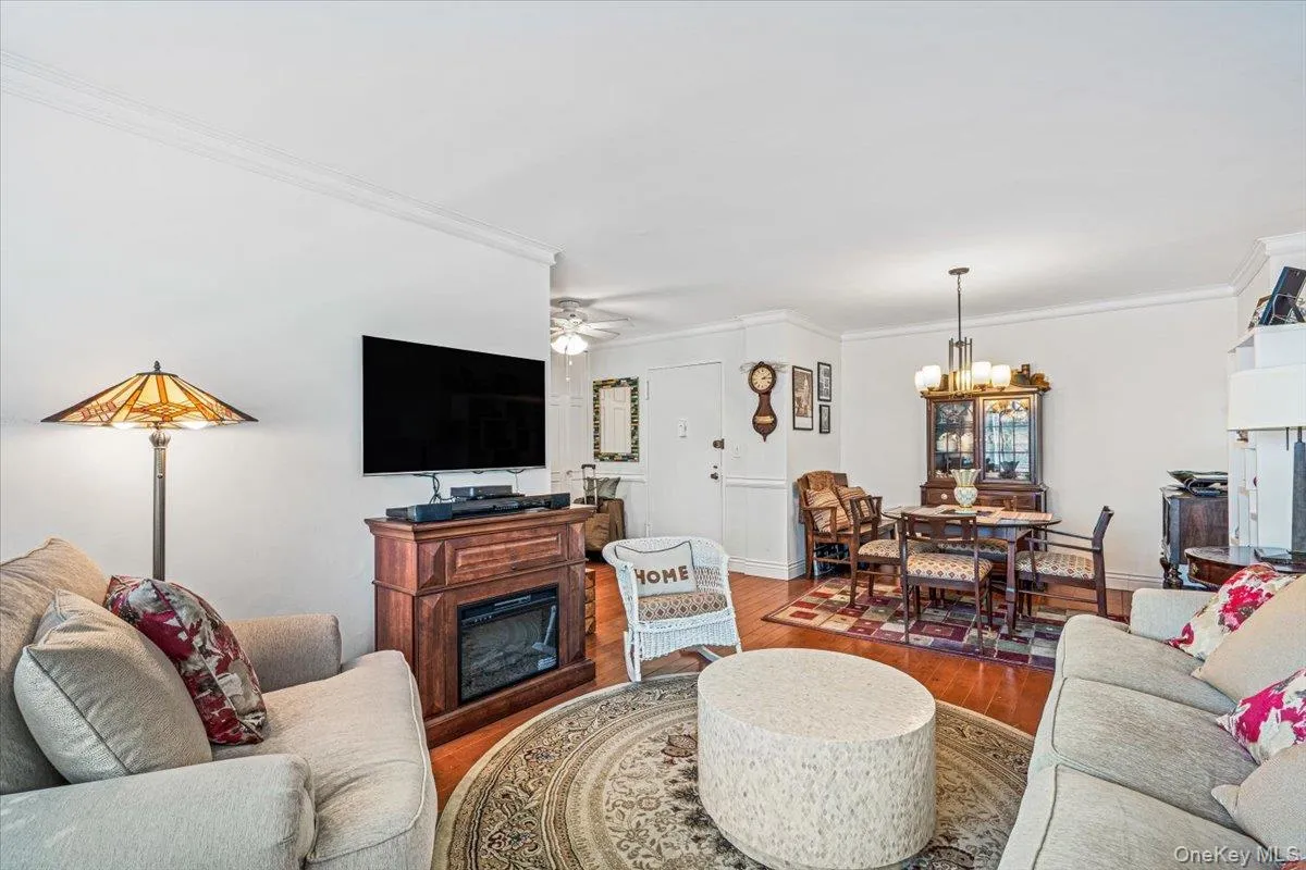 220-55 46th Avenue, New York, NY, 1 Bedroom Bedrooms, 3 Rooms Rooms,1 BathroomBathrooms,Residential,For Rent,46th,0,1052542 220-55 46th Avenue, New York, NY, 1 Bedroom Bedrooms, 3 Rooms Rooms,1 BathroomBathrooms,Residential,For Rent,46th,0,1052542