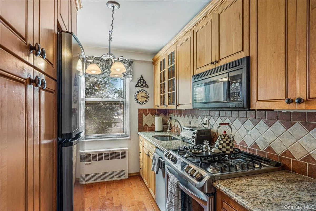220-55 46th Avenue, New York, NY, 1 Bedroom Bedrooms, 3 Rooms Rooms,1 BathroomBathrooms,Residential,For Rent,46th,0,1052542 220-55 46th Avenue, New York, NY, 1 Bedroom Bedrooms, 3 Rooms Rooms,1 BathroomBathrooms,Residential,For Rent,46th,0,1052542