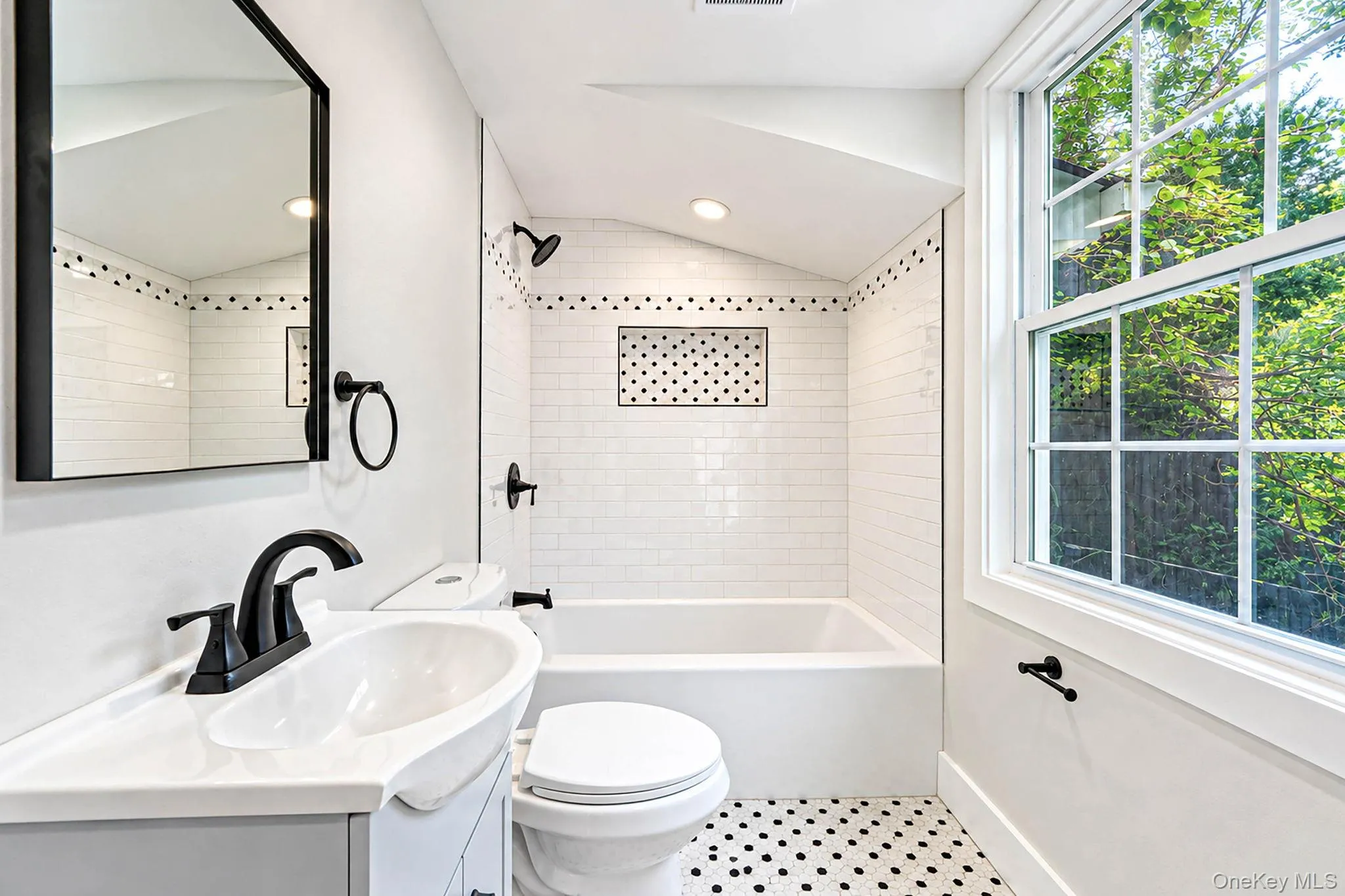 128 Crooked Hill Road, Huntington, NY, 4 Bedrooms Bedrooms, 8 Rooms Rooms,4 BathroomsBathrooms,Residential,For Rent,Crooked Hill,0,1052550 128 Crooked Hill Road, Huntington, NY, 4 Bedrooms Bedrooms, 8 Rooms Rooms,4 BathroomsBathrooms,Residential,For Rent,Crooked Hill,0,1052550