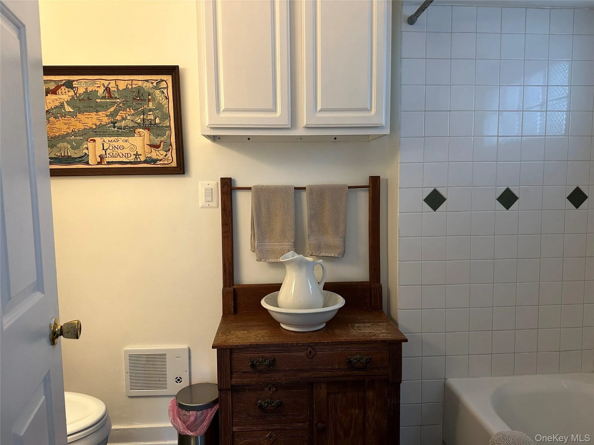 1407 Albany Avenue, Kinderhook, NY, 3 Bedrooms Bedrooms, 11 Rooms Rooms,1 BathroomBathrooms,Residential,For Rent,Albany,0,1052569 1407 Albany Avenue, Kinderhook, NY, 3 Bedrooms Bedrooms, 11 Rooms Rooms,1 BathroomBathrooms,Residential,For Rent,Albany,0,1052569