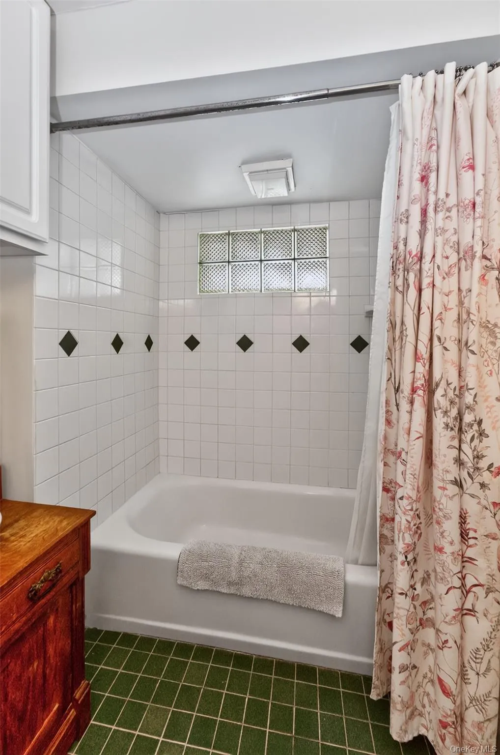 1407 Albany Avenue, Kinderhook, NY, 3 Bedrooms Bedrooms, 11 Rooms Rooms,1 BathroomBathrooms,Residential,For Rent,Albany,0,1052569 1407 Albany Avenue, Kinderhook, NY, 3 Bedrooms Bedrooms, 11 Rooms Rooms,1 BathroomBathrooms,Residential,For Rent,Albany,0,1052569