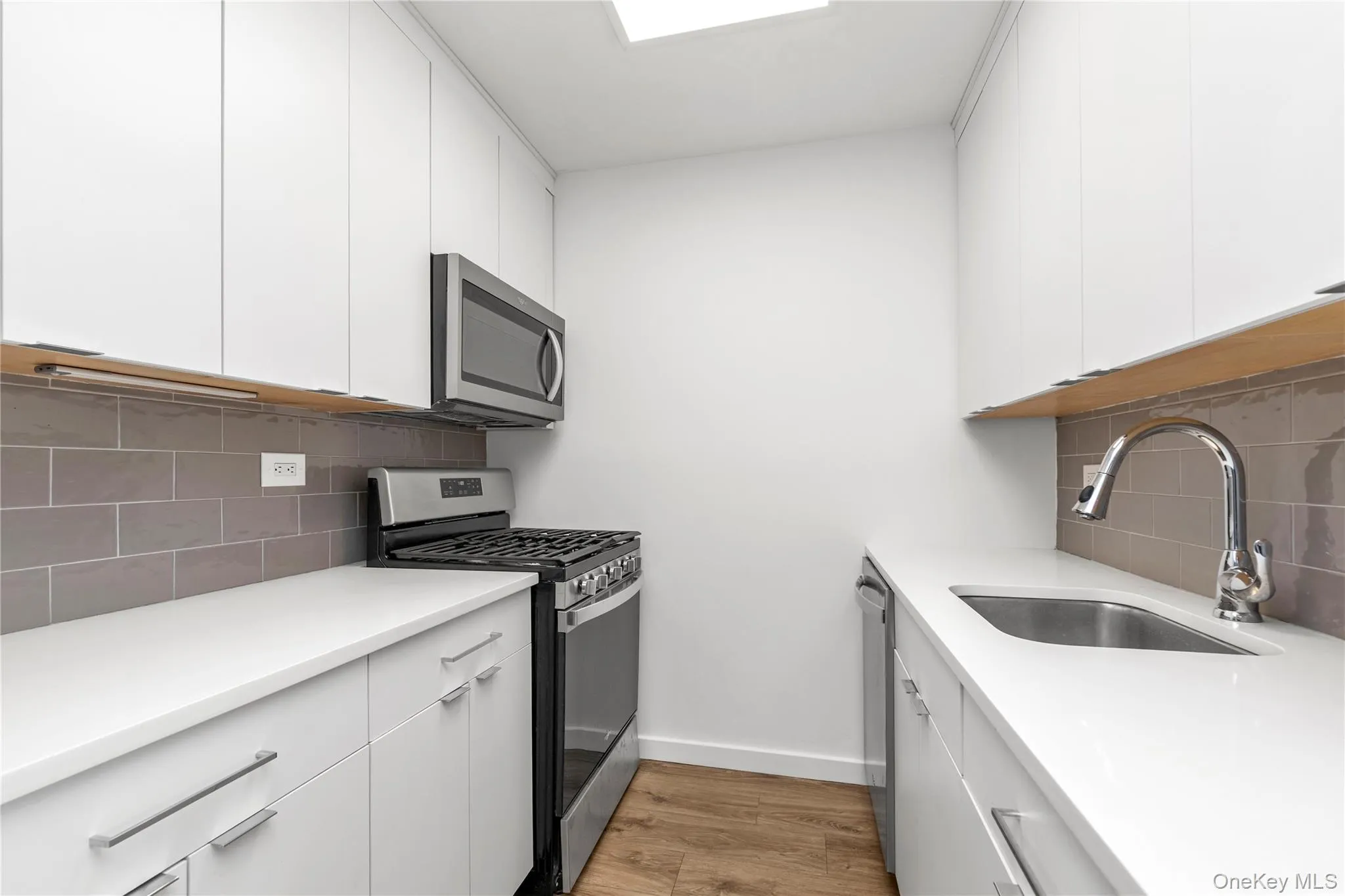 2 Bay Club Drive, New York, NY, 1 Bedroom Bedrooms, 4 Rooms Rooms,1 BathroomBathrooms,Residential,For Rent,Bay Club,0,1052571 2 Bay Club Drive, New York, NY, 1 Bedroom Bedrooms, 4 Rooms Rooms,1 BathroomBathrooms,Residential,For Rent,Bay Club,0,1052571