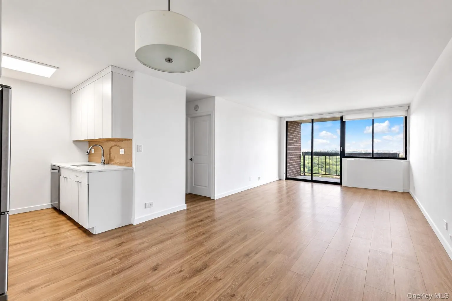 2 Bay Club Drive, New York, NY, 1 Bedroom Bedrooms, 4 Rooms Rooms,1 BathroomBathrooms,Residential,For Rent,Bay Club,0,1052571 2 Bay Club Drive, New York, NY, 1 Bedroom Bedrooms, 4 Rooms Rooms,1 BathroomBathrooms,Residential,For Rent,Bay Club,0,1052571