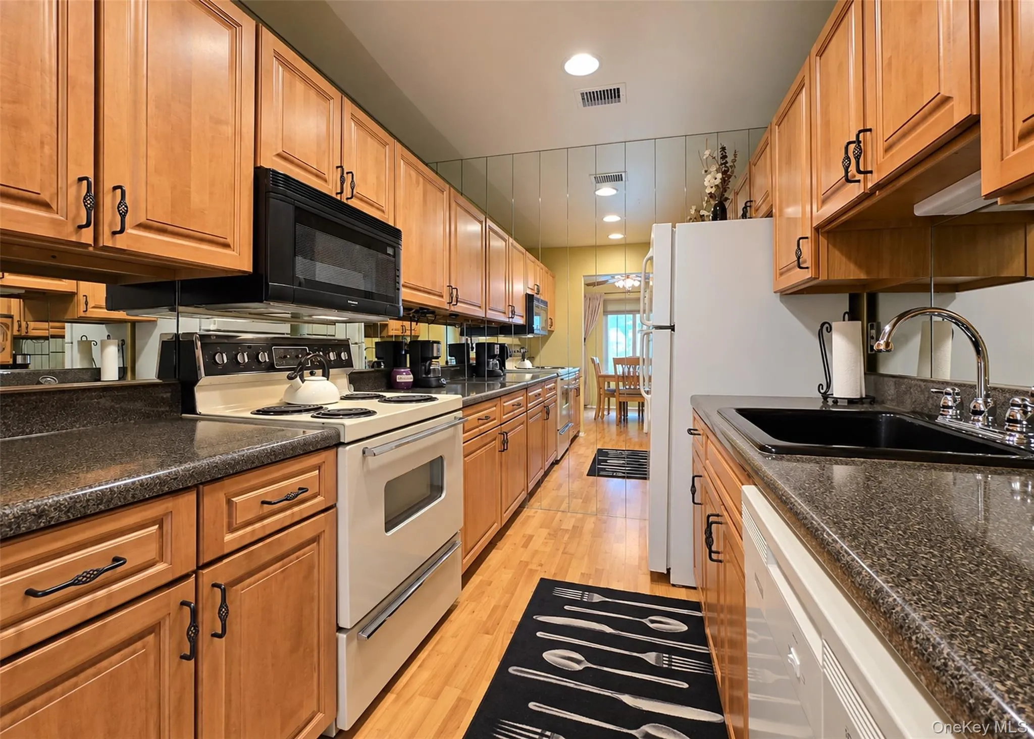 924 Skyline Drive, Brookhaven, NY, 2 Bedrooms Bedrooms, 5 Rooms Rooms,2 BathroomsBathrooms,Residential,For Rent,Skyline,0,1052582 924 Skyline Drive, Brookhaven, NY, 2 Bedrooms Bedrooms, 5 Rooms Rooms,2 BathroomsBathrooms,Residential,For Rent,Skyline,0,1052582