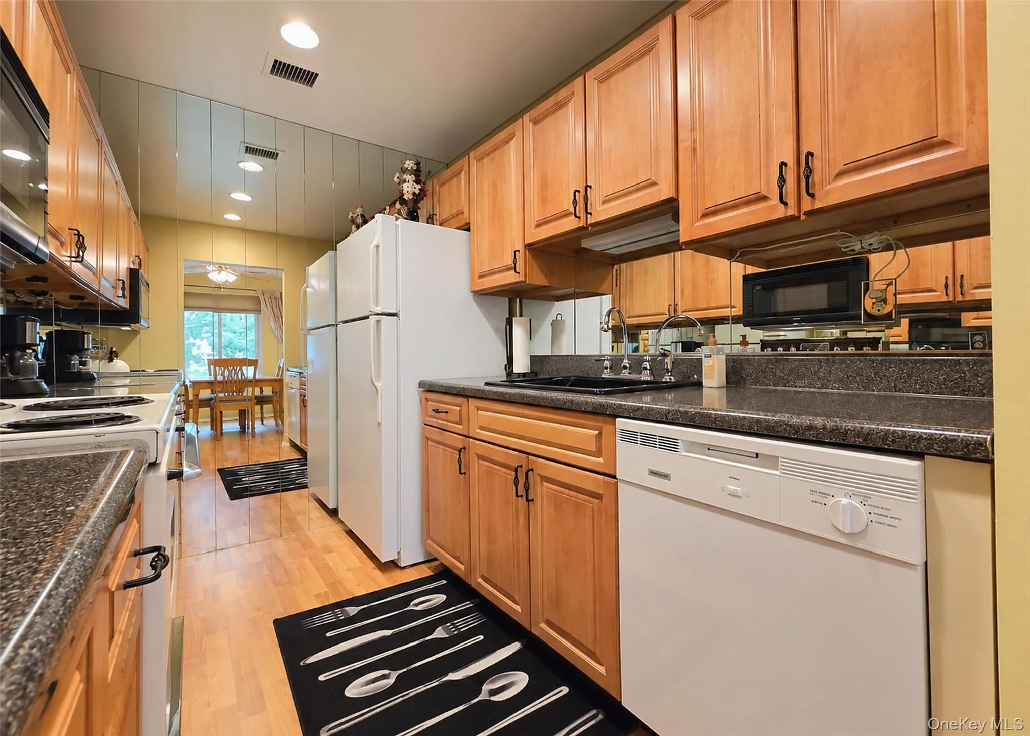 924 Skyline Drive, Brookhaven, NY, 2 Bedrooms Bedrooms, 5 Rooms Rooms,2 BathroomsBathrooms,Residential,For Rent,Skyline,0,1052582 924 Skyline Drive, Brookhaven, NY, 2 Bedrooms Bedrooms, 5 Rooms Rooms,2 BathroomsBathrooms,Residential,For Rent,Skyline,0,1052582