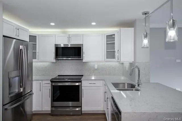 1100 Avalon Square, Glen Cove, NY, 1 Bedroom Bedrooms, 3 Rooms Rooms,1 BathroomBathrooms,Residential Lease,For Rent,Avalon Square,0,1052584 1100 Avalon Square, Glen Cove, NY, 1 Bedroom Bedrooms, 3 Rooms Rooms,1 BathroomBathrooms,Residential Lease,For Rent,Avalon Square,0,1052584