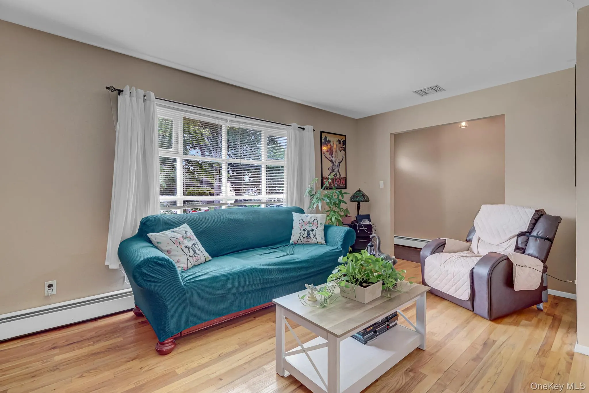 13 Haight Street, Babylon, NY, 3 Bedrooms Bedrooms, 6 Rooms Rooms,1 BathroomBathrooms,Residential,For Rent,Haight,0,1052585 13 Haight Street, Babylon, NY, 3 Bedrooms Bedrooms, 6 Rooms Rooms,1 BathroomBathrooms,Residential,For Rent,Haight,0,1052585