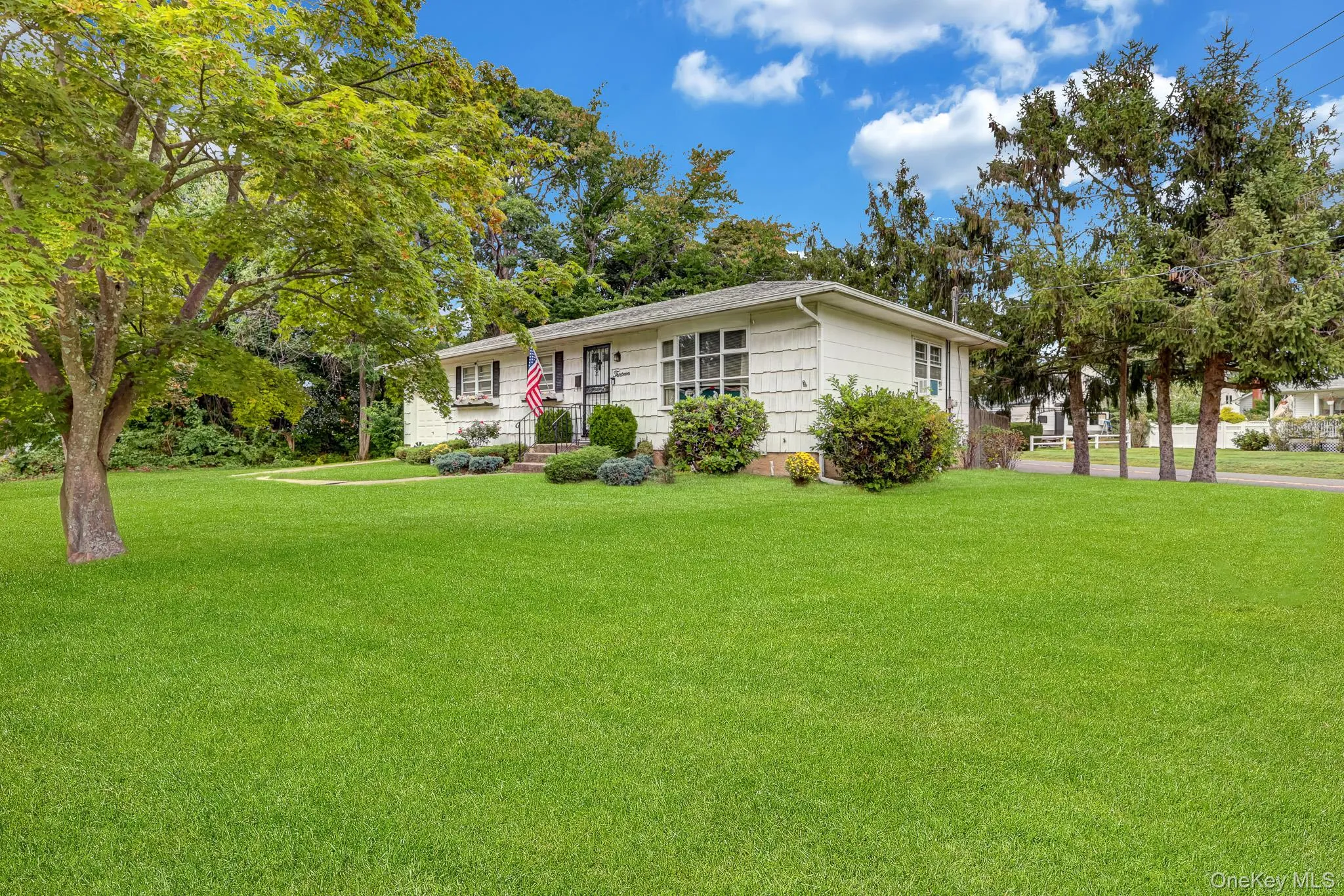 13 Haight Street, Babylon, NY, 3 Bedrooms Bedrooms, 6 Rooms Rooms,1 BathroomBathrooms,Residential,For Rent,Haight,0,1052585 13 Haight Street, Babylon, NY, 3 Bedrooms Bedrooms, 6 Rooms Rooms,1 BathroomBathrooms,Residential,For Rent,Haight,0,1052585