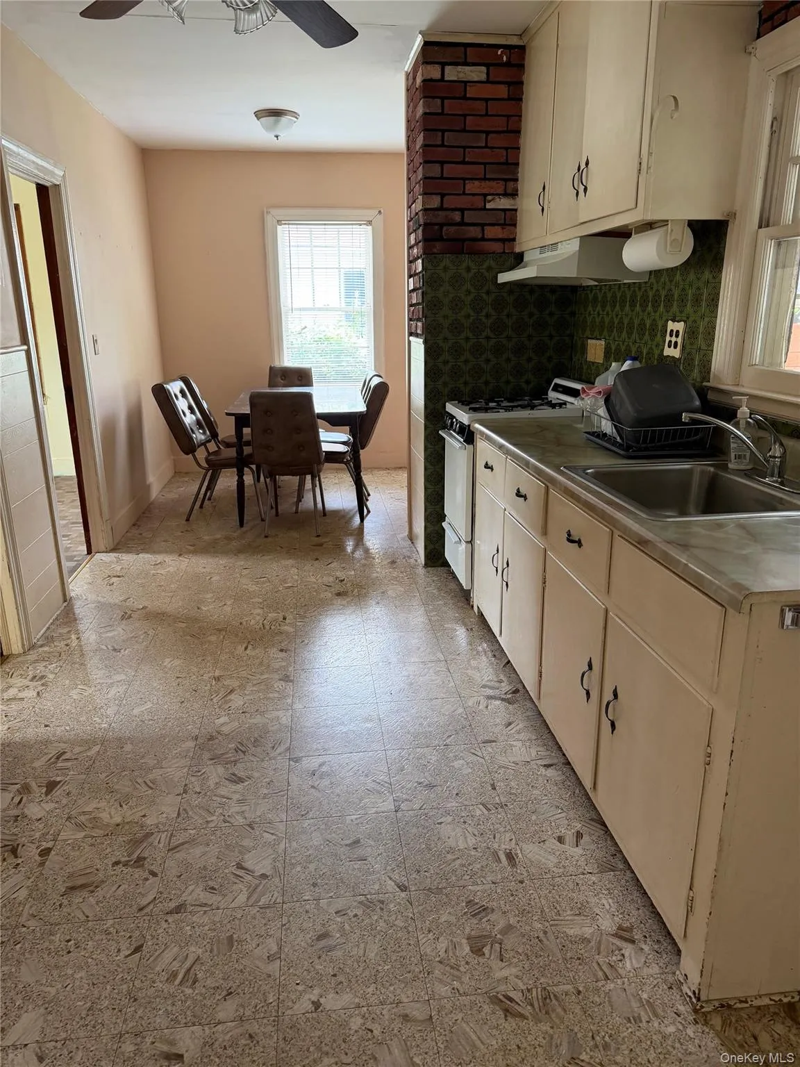 54 Robin Road, Brookhaven, NY, 5 Bedrooms Bedrooms, 9 Rooms Rooms,2 BathroomsBathrooms,Residential,For Rent,Robin,0,1052586 54 Robin Road, Brookhaven, NY, 5 Bedrooms Bedrooms, 9 Rooms Rooms,2 BathroomsBathrooms,Residential,For Rent,Robin,0,1052586