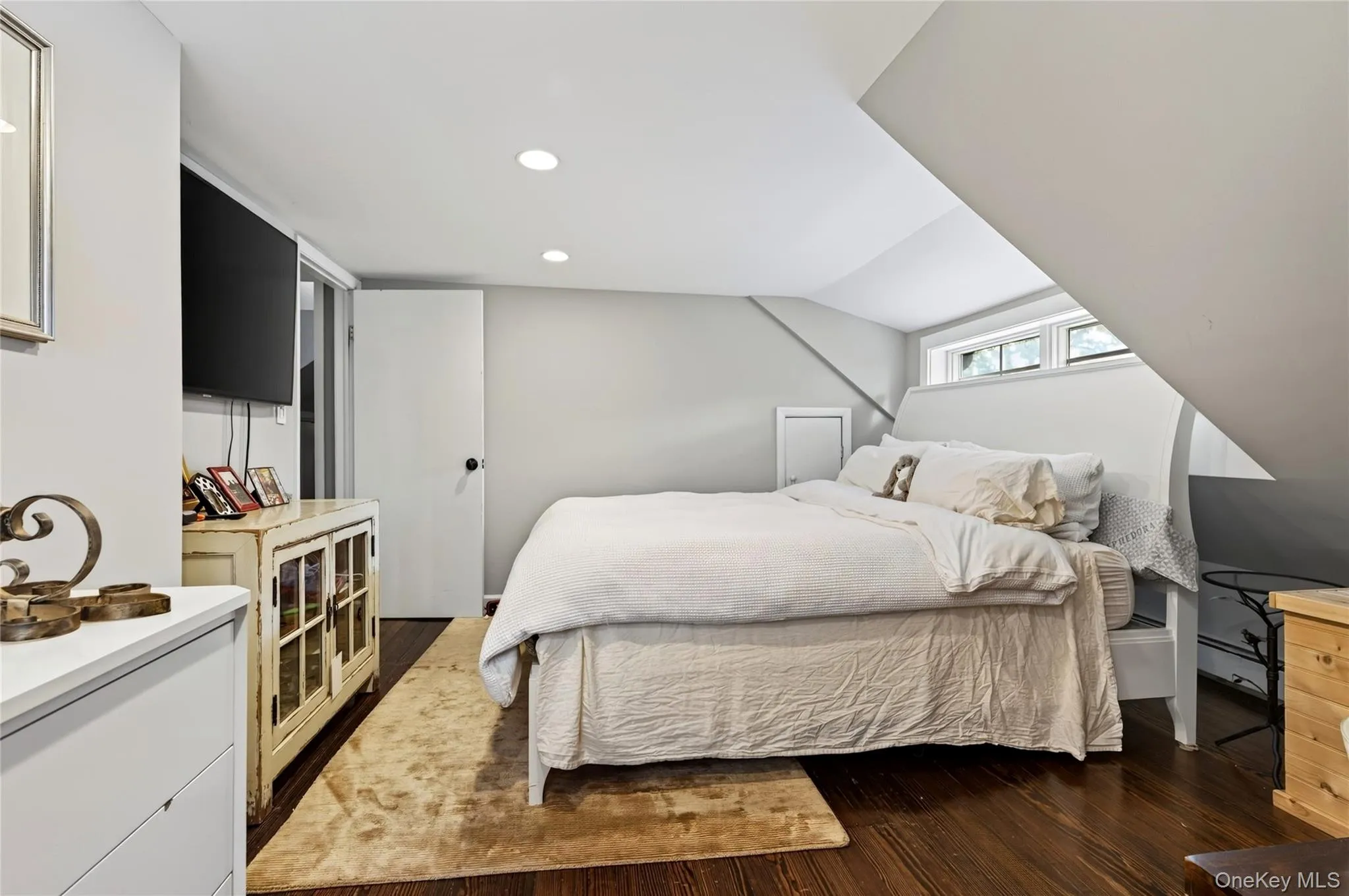 236 Lewis Avenue, North Hempstead, NY, 3 Bedrooms Bedrooms, 9 Rooms Rooms,1 BathroomBathrooms,Residential,For Rent,Lewis,0,1052590 236 Lewis Avenue, North Hempstead, NY, 3 Bedrooms Bedrooms, 9 Rooms Rooms,1 BathroomBathrooms,Residential,For Rent,Lewis,0,1052590
