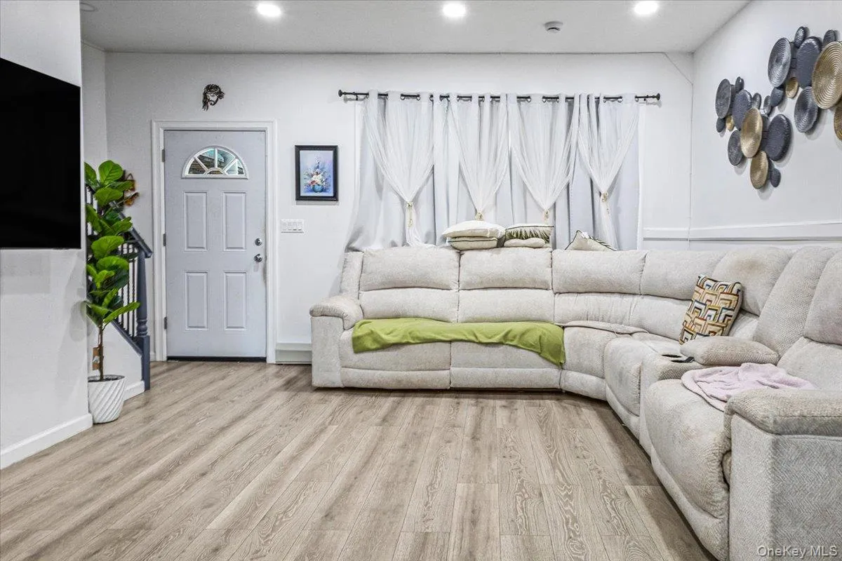 10351 101st Street, New York, NY, 3 Bedrooms Bedrooms, 7 Rooms Rooms,2 BathroomsBathrooms,Residential,For Rent,101st,0,1052592 10351 101st Street, New York, NY, 3 Bedrooms Bedrooms, 7 Rooms Rooms,2 BathroomsBathrooms,Residential,For Rent,101st,0,1052592
