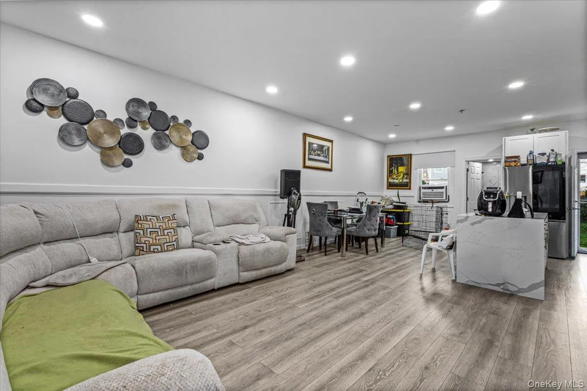 10351 101st Street, New York, NY, 3 Bedrooms Bedrooms, 7 Rooms Rooms,2 BathroomsBathrooms,Residential,For Rent,101st,0,1052592 10351 101st Street, New York, NY, 3 Bedrooms Bedrooms, 7 Rooms Rooms,2 BathroomsBathrooms,Residential,For Rent,101st,0,1052592