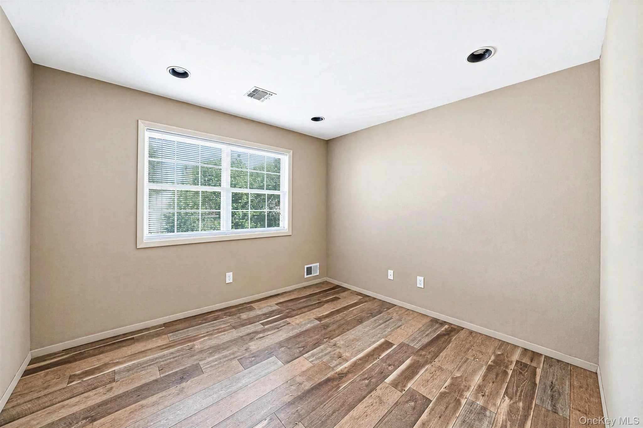 19 Oceanview Boulevard, Brookhaven, NY, 4 Bedrooms Bedrooms, 9 Rooms Rooms,2 BathroomsBathrooms,Residential,For Rent,Oceanview,0,1052595 19 Oceanview Boulevard, Brookhaven, NY, 4 Bedrooms Bedrooms, 9 Rooms Rooms,2 BathroomsBathrooms,Residential,For Rent,Oceanview,0,1052595