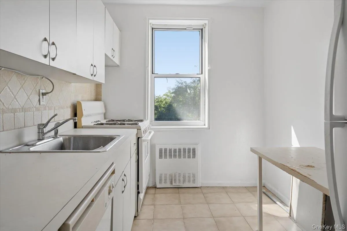 3 Sadore Lane, Yonkers, NY, 1 Bedroom Bedrooms, 3 Rooms Rooms,1 BathroomBathrooms,Residential,For Rent,Sadore,0,1052601 3 Sadore Lane, Yonkers, NY, 1 Bedroom Bedrooms, 3 Rooms Rooms,1 BathroomBathrooms,Residential,For Rent,Sadore,0,1052601