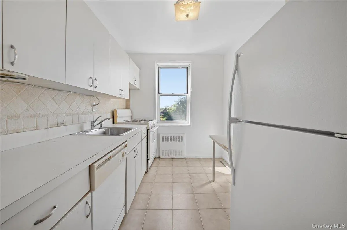 3 Sadore Lane, Yonkers, NY, 1 Bedroom Bedrooms, 3 Rooms Rooms,1 BathroomBathrooms,Residential,For Rent,Sadore,0,1052601 3 Sadore Lane, Yonkers, NY, 1 Bedroom Bedrooms, 3 Rooms Rooms,1 BathroomBathrooms,Residential,For Rent,Sadore,0,1052601