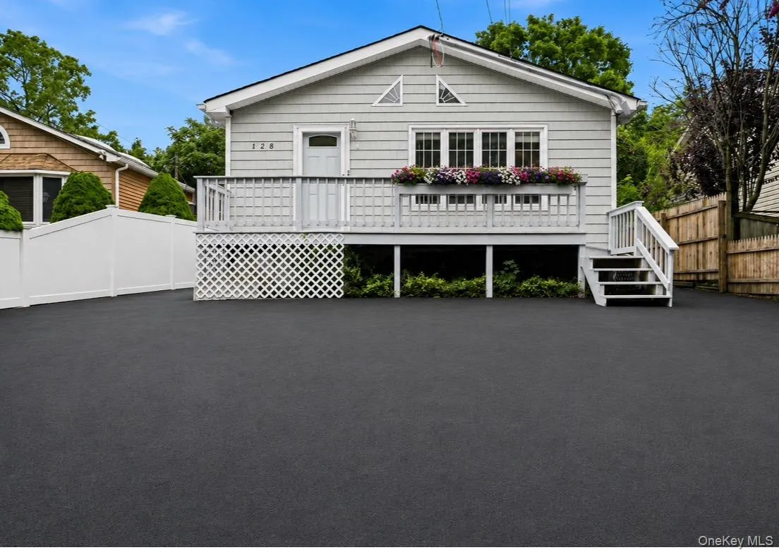 128 Walnut Road, Smithtown, NY, 3 Bedrooms Bedrooms, 5 Rooms Rooms,1 BathroomBathrooms,Residential,For Rent,Walnut,0,1052609 128 Walnut Road, Smithtown, NY, 3 Bedrooms Bedrooms, 5 Rooms Rooms,1 BathroomBathrooms,Residential,For Rent,Walnut,0,1052609