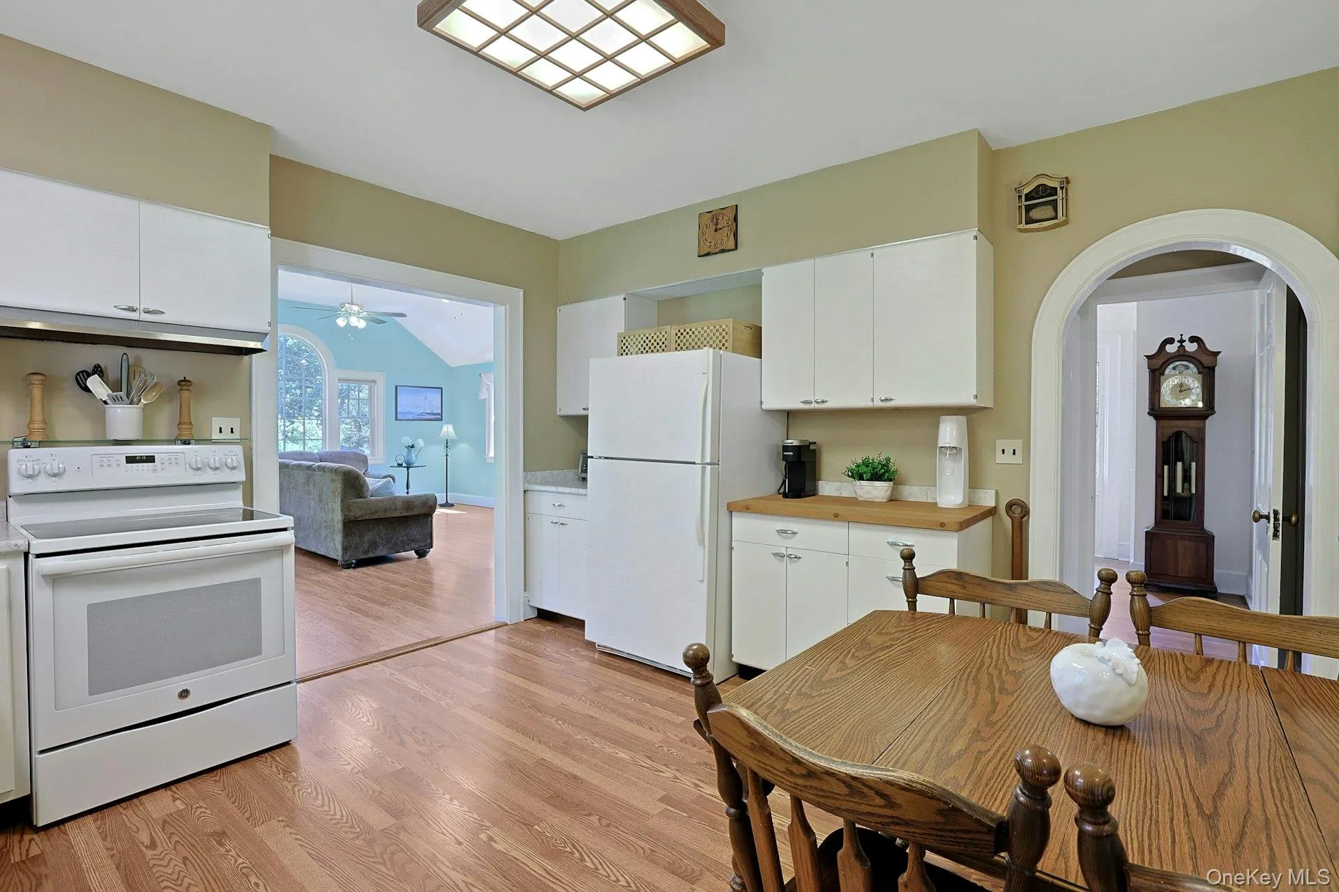 Charming kitchen with arched doorway Charming kitchen with arched doorway