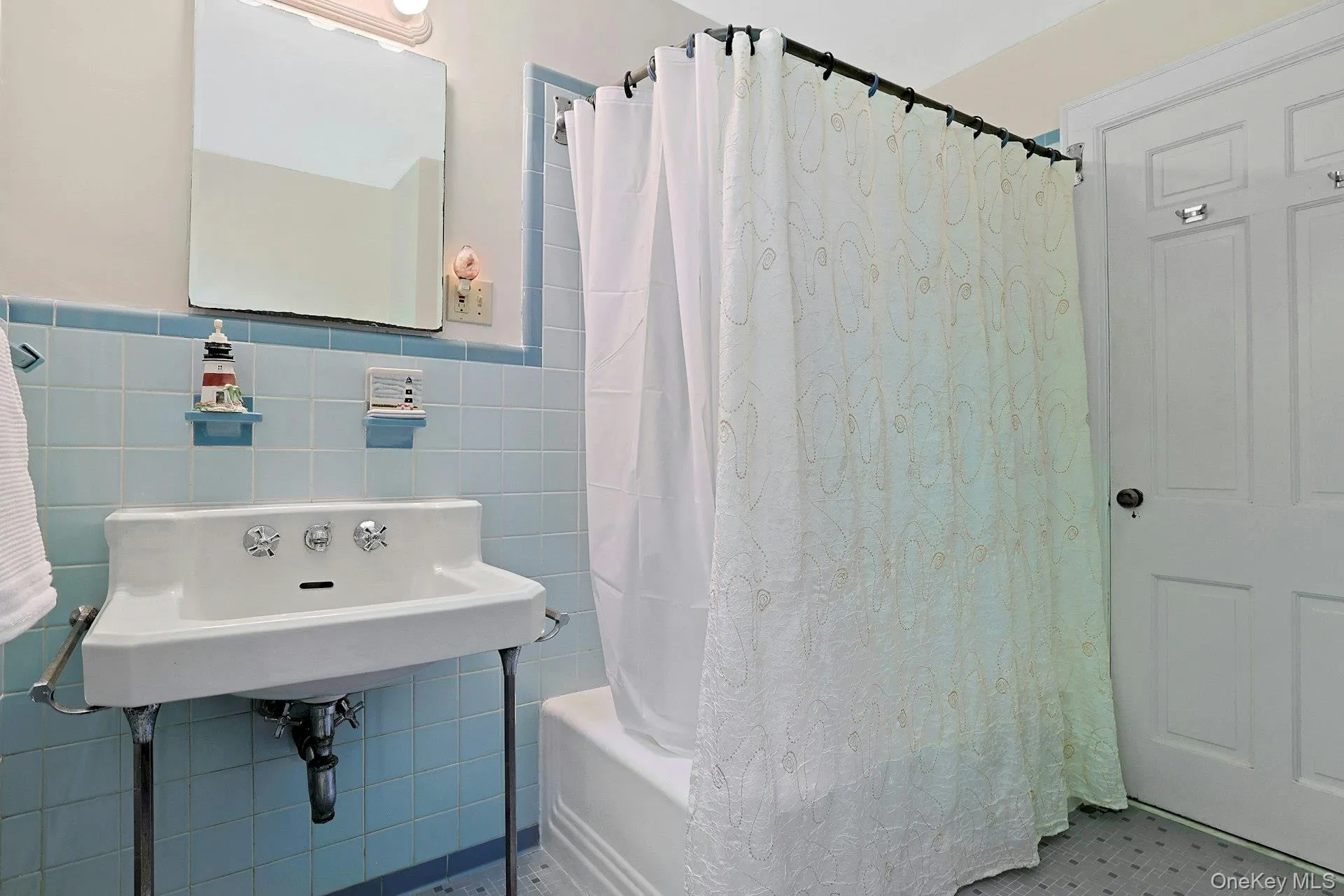 Hall bath on second floor Hall bath on second floor
