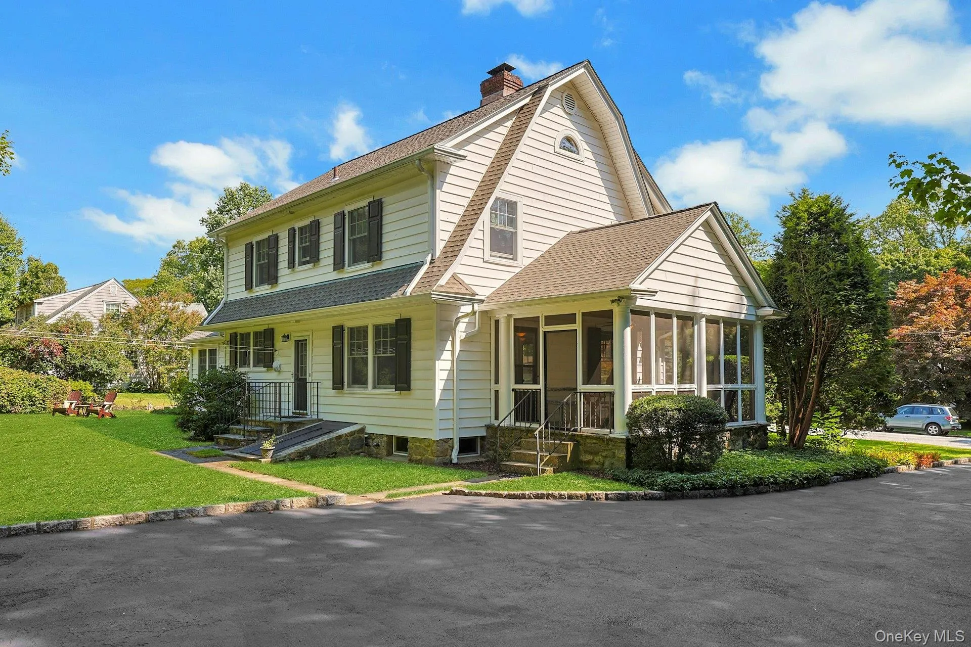 Beautifully paved level driveway Beautifully paved level driveway