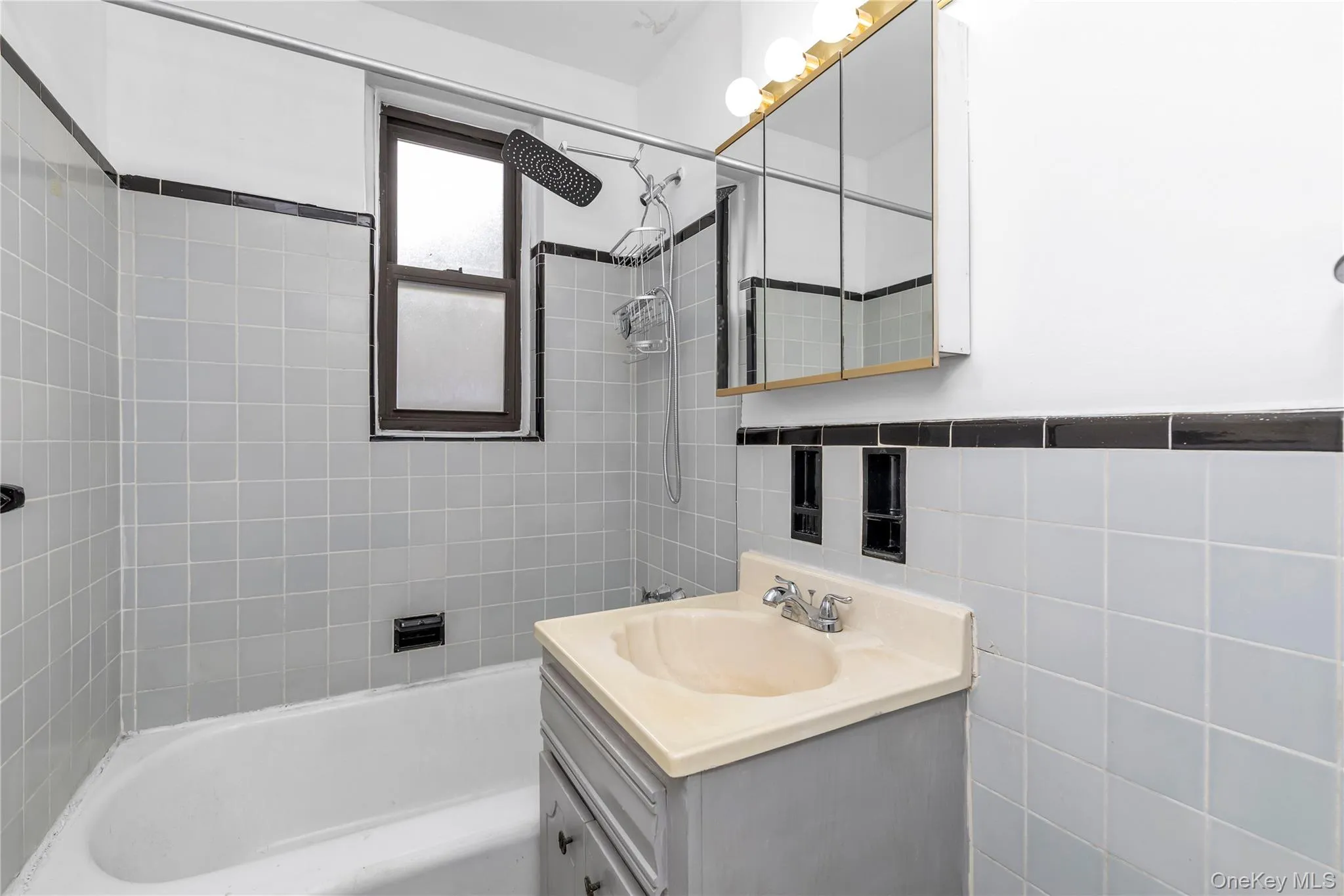 Bathroom with tube Bathroom with tube