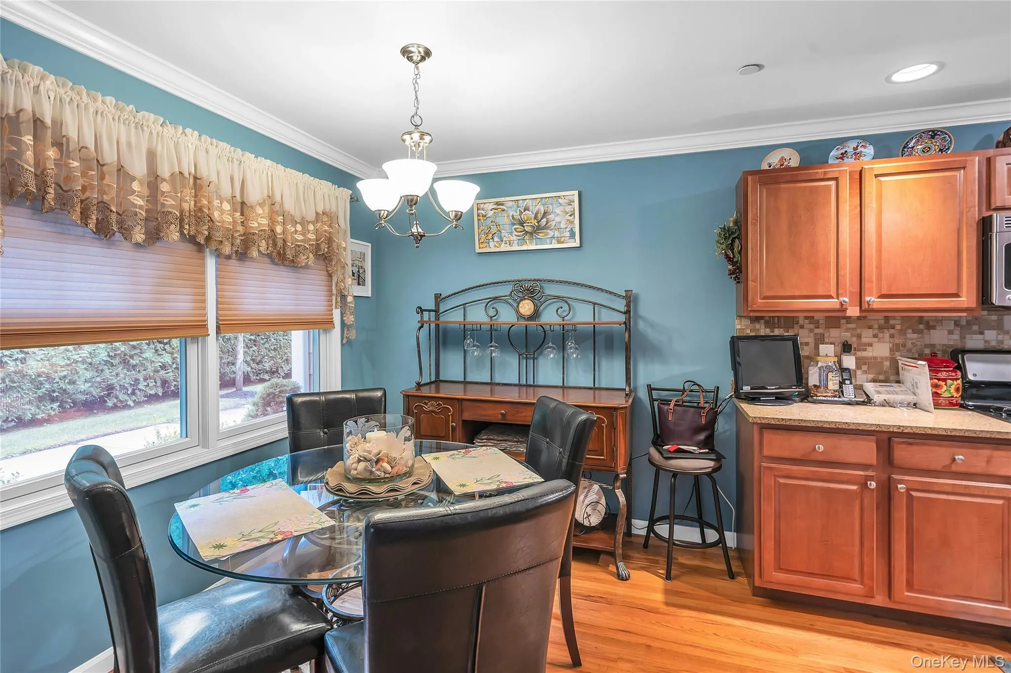 176 Merrick Road, Babylon, NY, 2 Bedrooms Bedrooms, 5 Rooms Rooms,1 BathroomBathrooms,Residential,For Rent,Merrick,0,1052621 176 Merrick Road, Babylon, NY, 2 Bedrooms Bedrooms, 5 Rooms Rooms,1 BathroomBathrooms,Residential,For Rent,Merrick,0,1052621